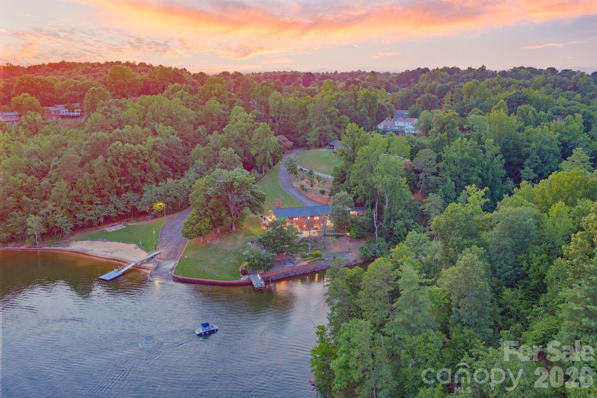 6296 Southlake Drive — Hickory