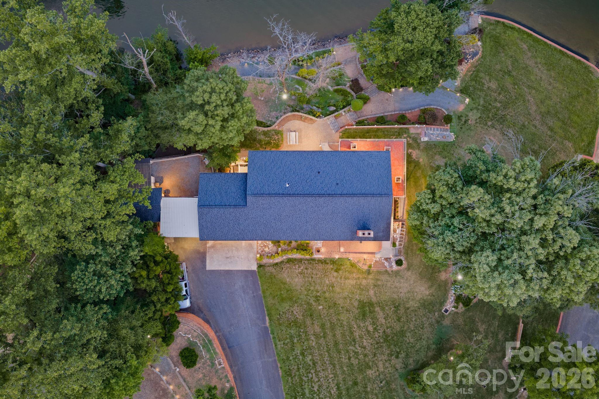 6296 Southlake Drive — Hickory