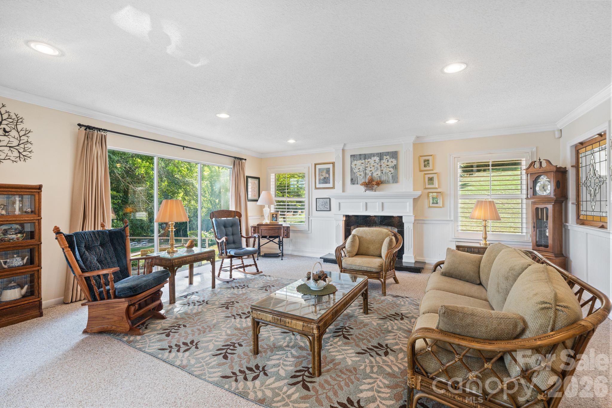 6296 Southlake Drive — Hickory