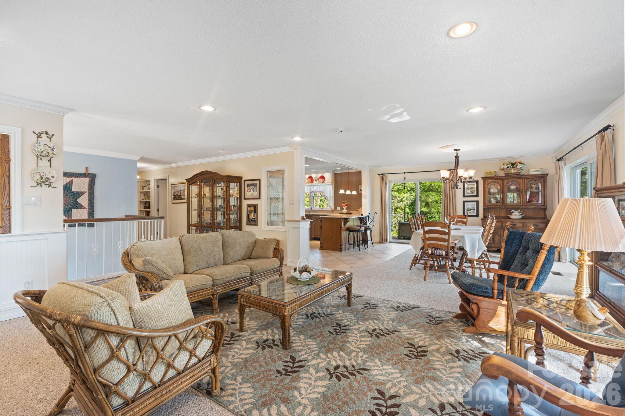 6296 Southlake Drive — Hickory