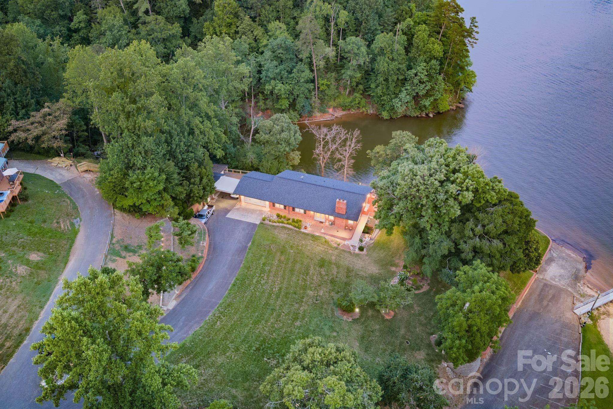 6296 Southlake Drive — Hickory