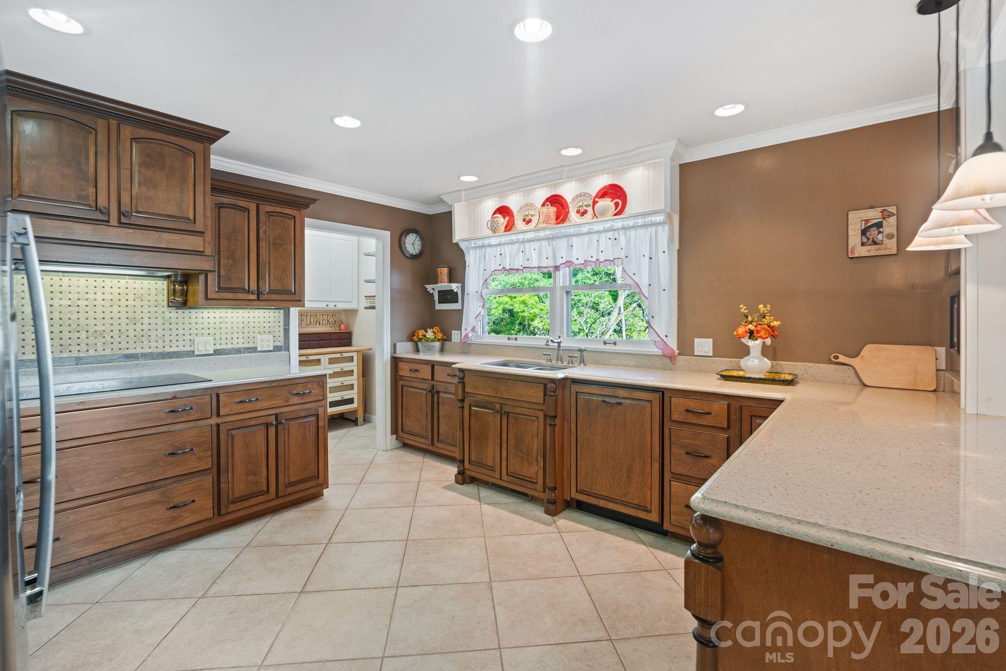 6296 Southlake Drive — Hickory