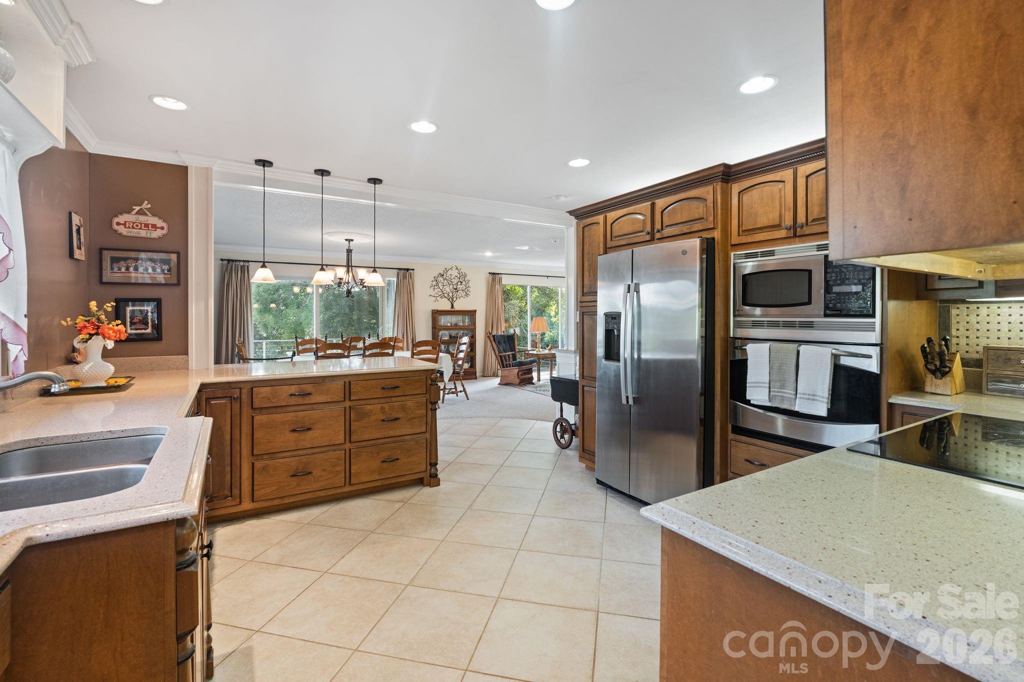 6296 Southlake Drive — Hickory