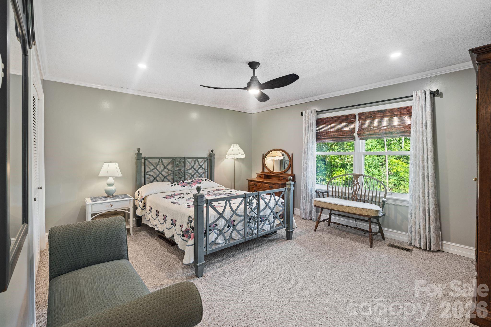 6296 Southlake Drive — Hickory