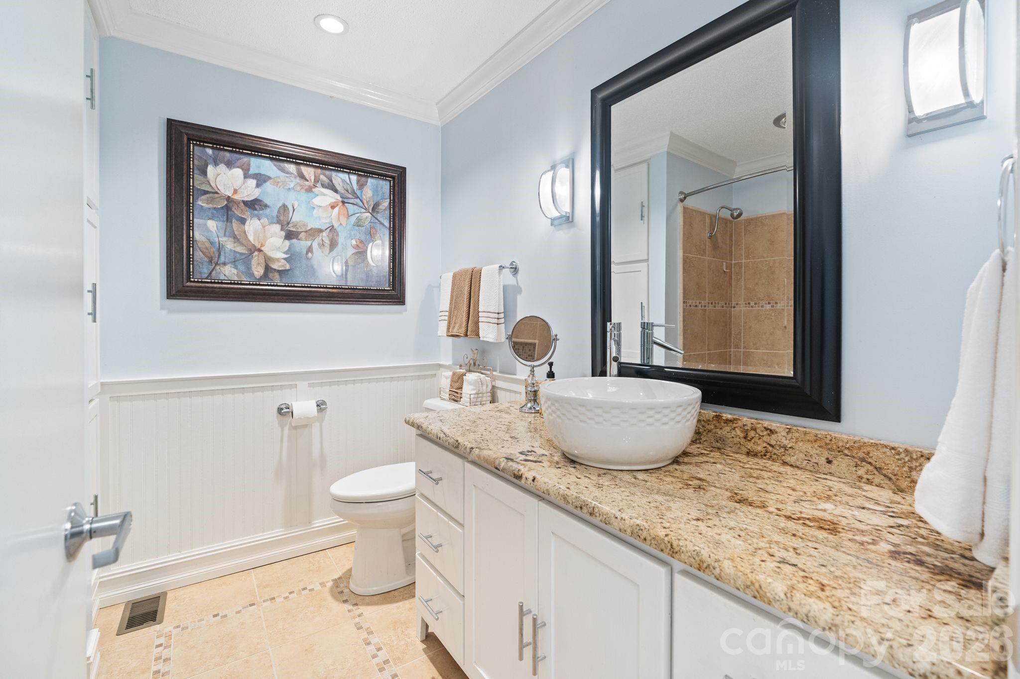 6296 Southlake Drive — Hickory