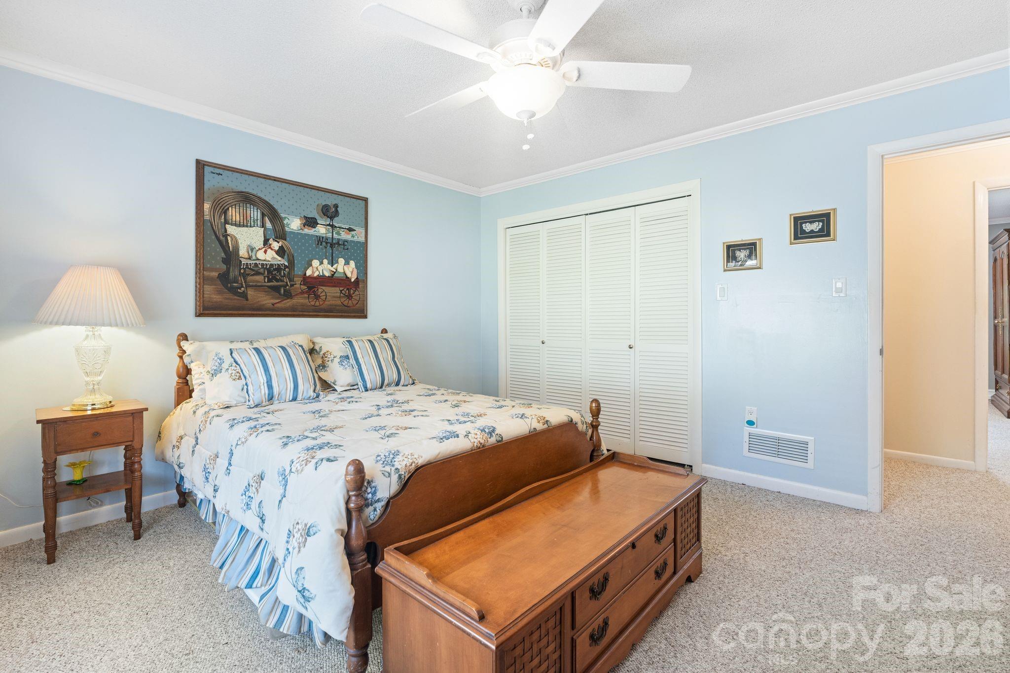 6296 Southlake Drive — Hickory