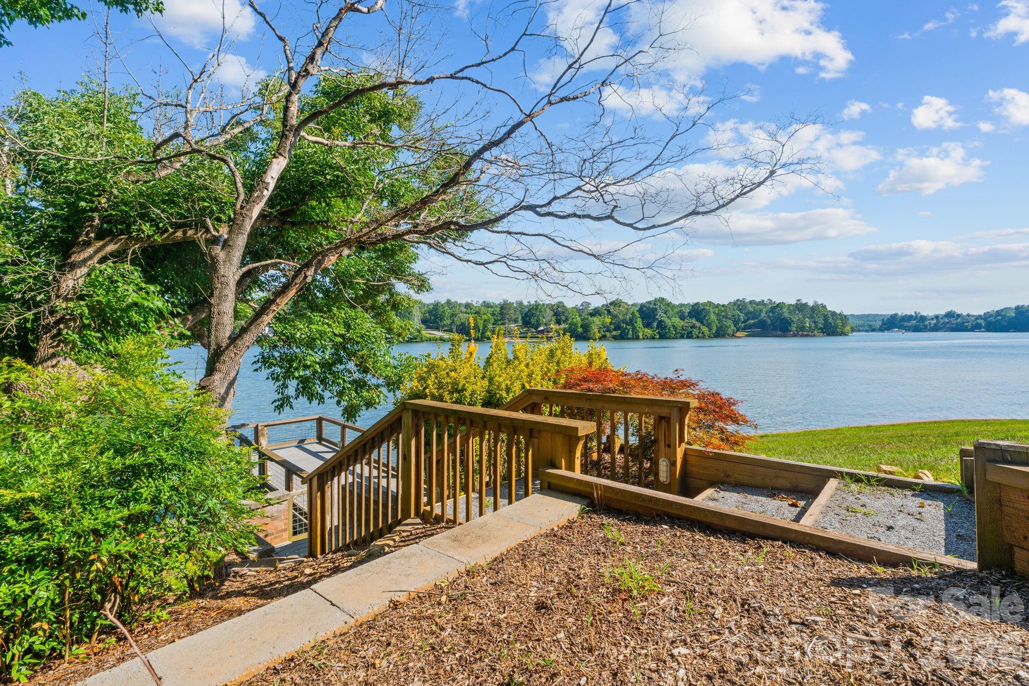 6296 Southlake Drive — Hickory