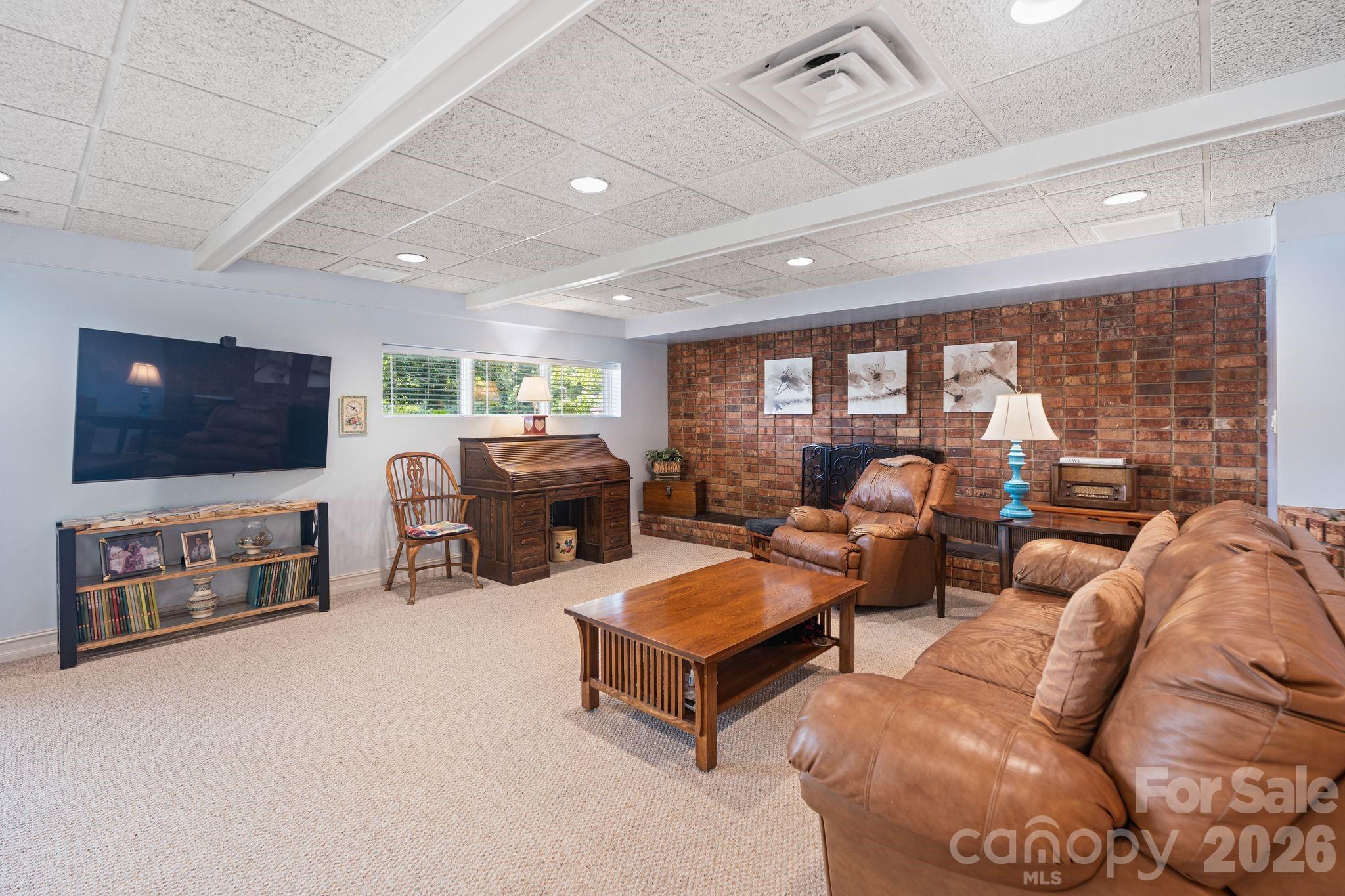 6296 Southlake Drive — Hickory