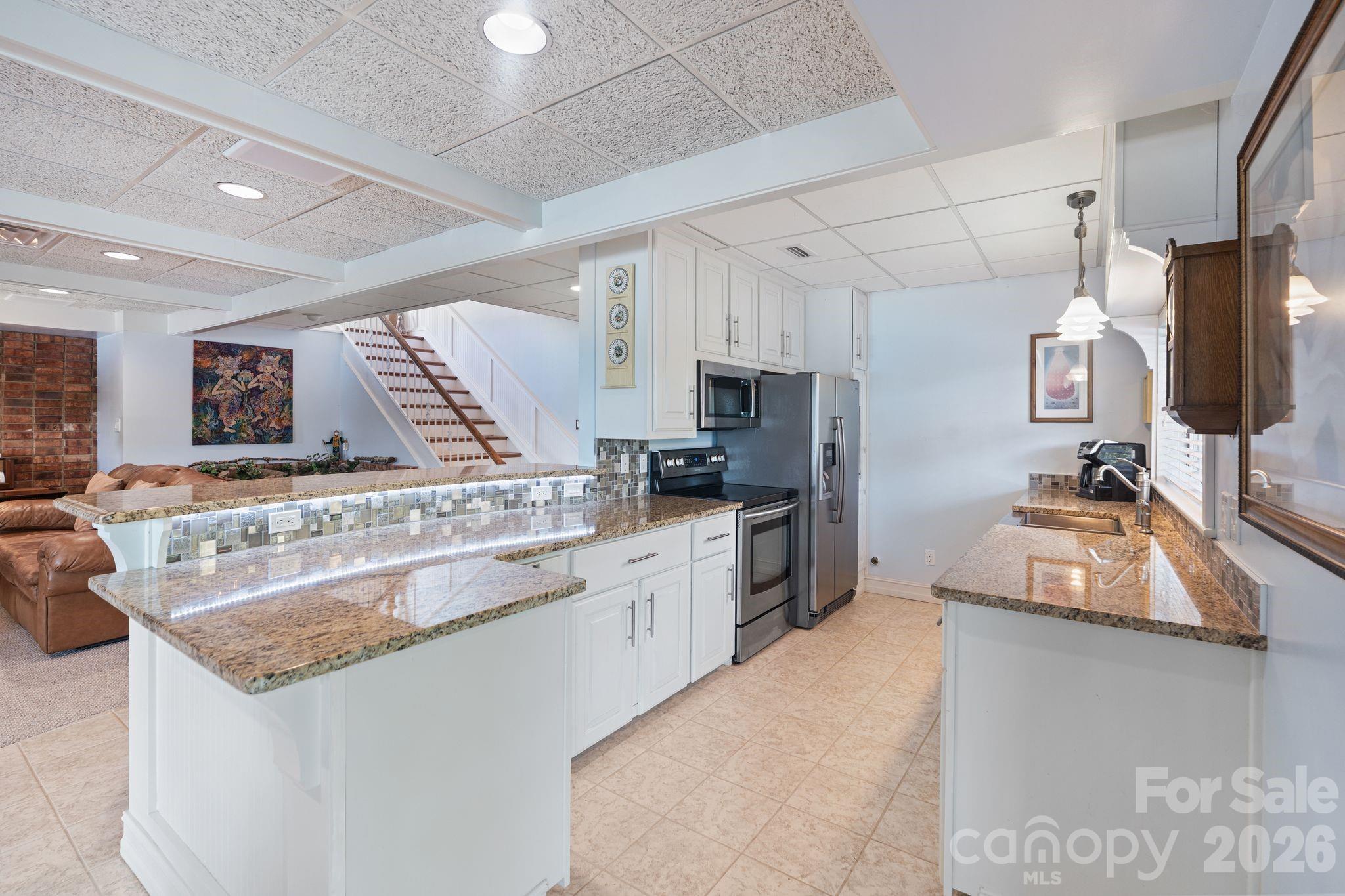 6296 Southlake Drive — Hickory