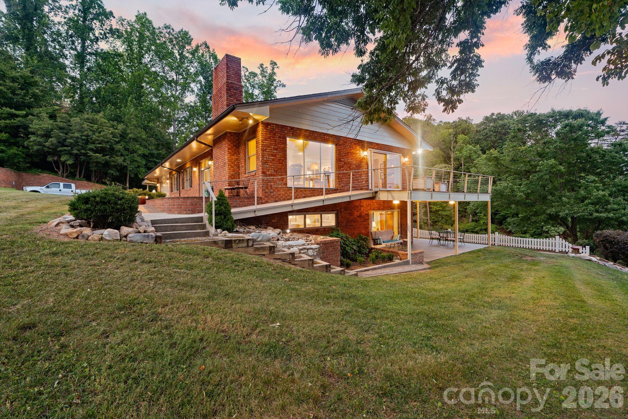 6296 Southlake Drive — Hickory