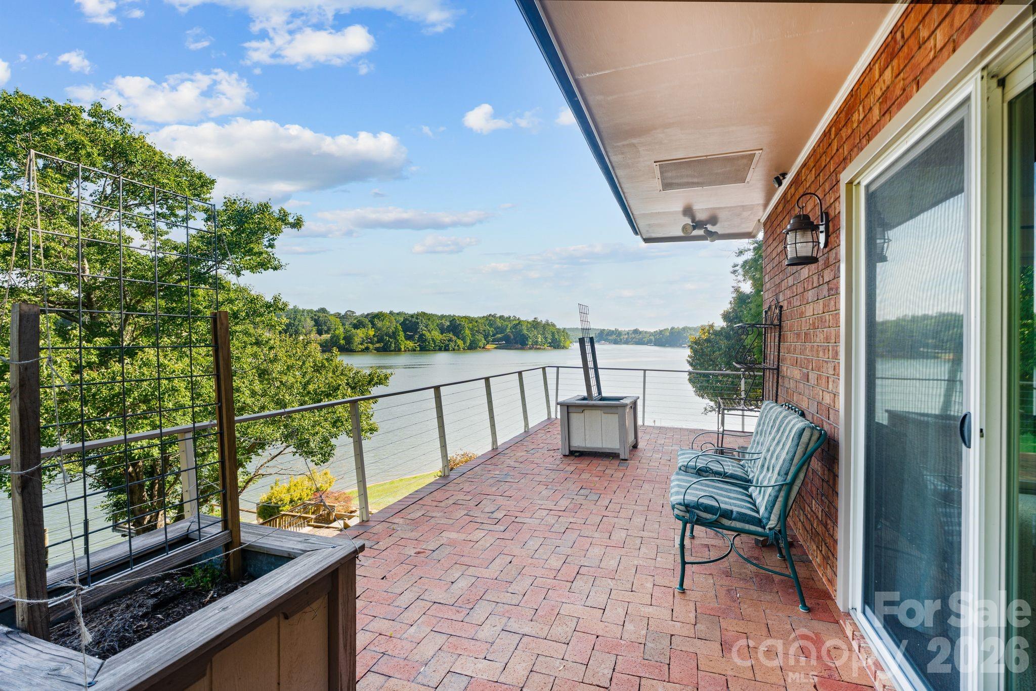 6296 Southlake Drive — Hickory