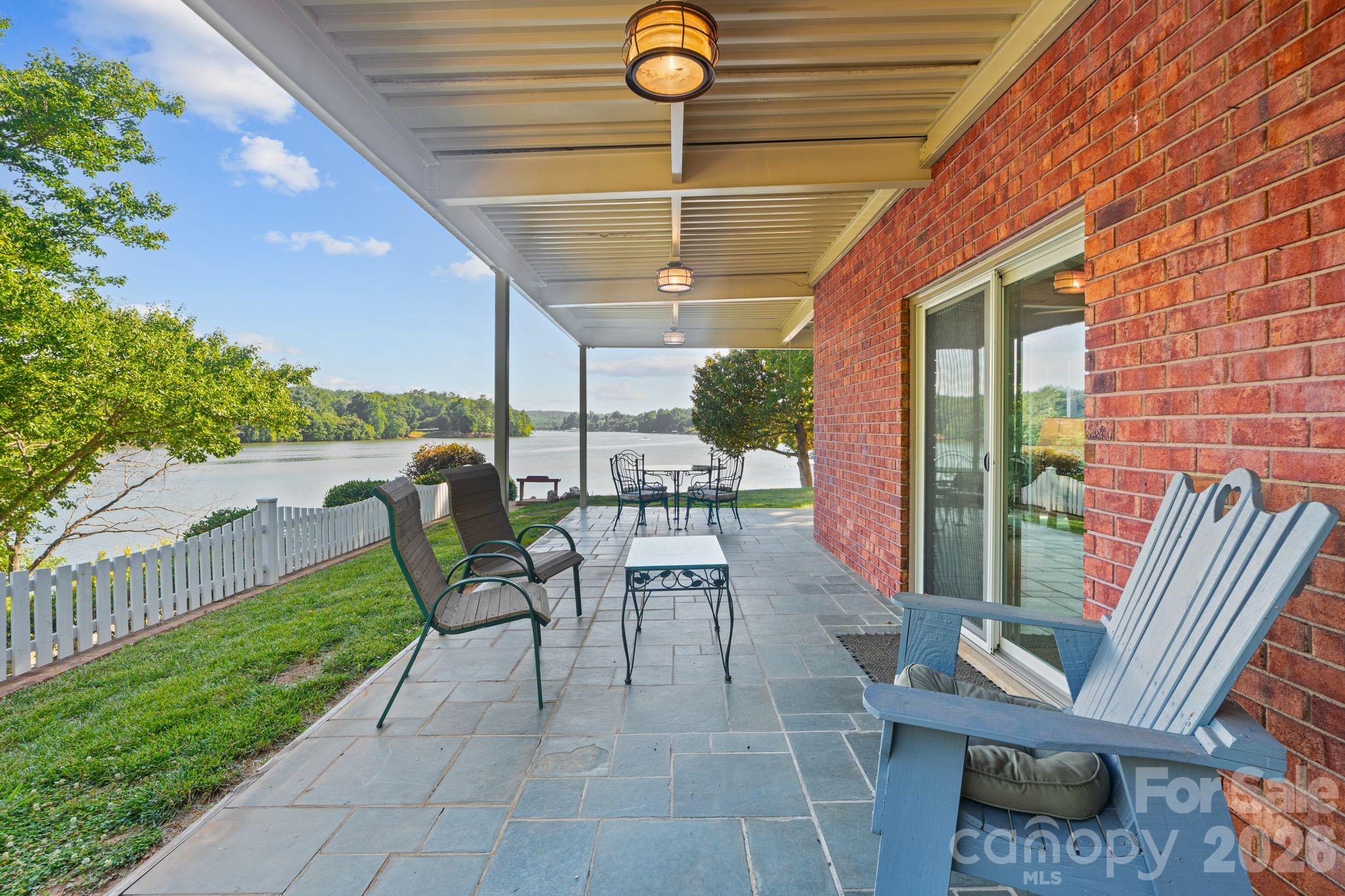 6296 Southlake Drive — Hickory