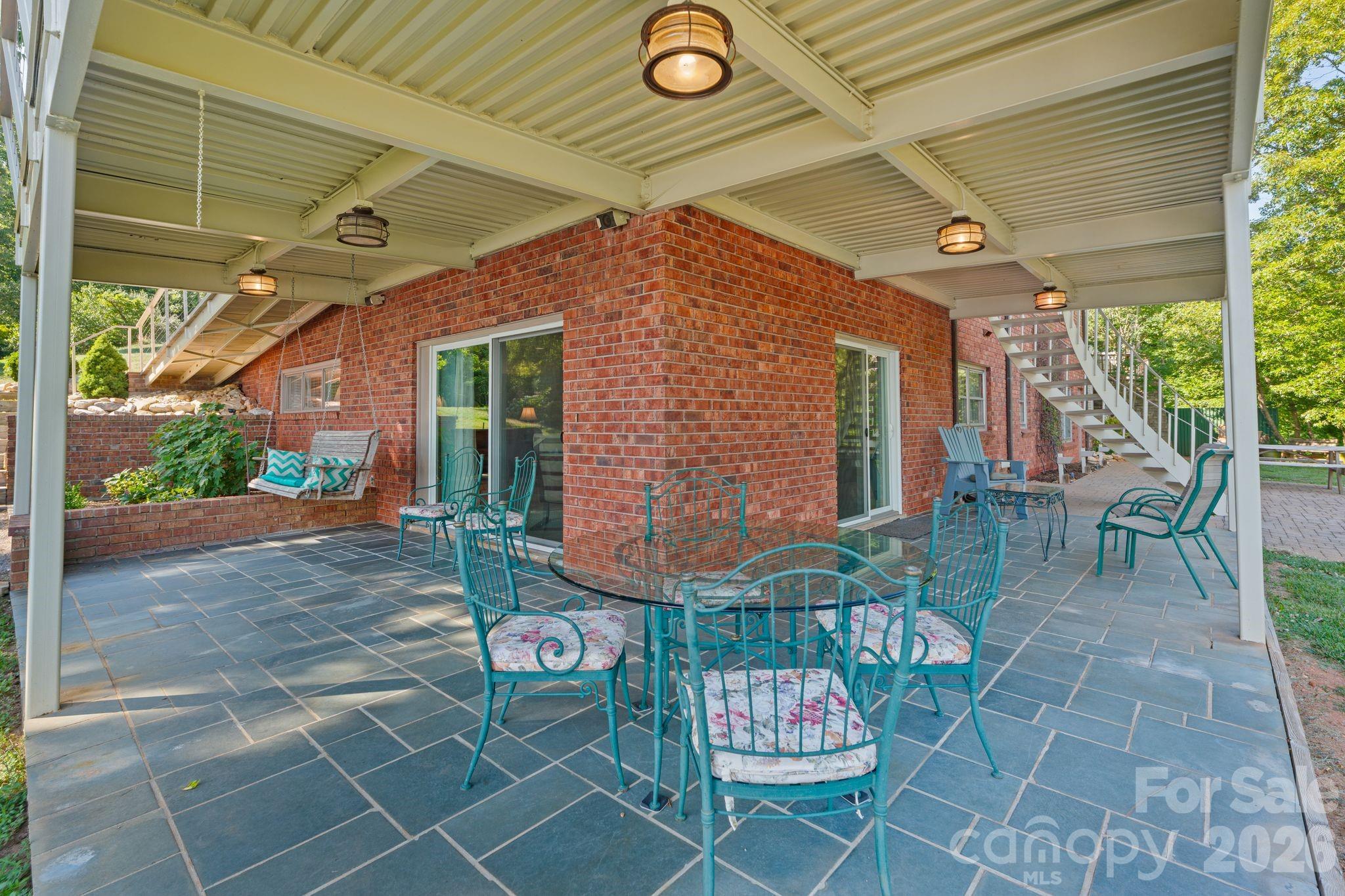 6296 Southlake Drive — Hickory