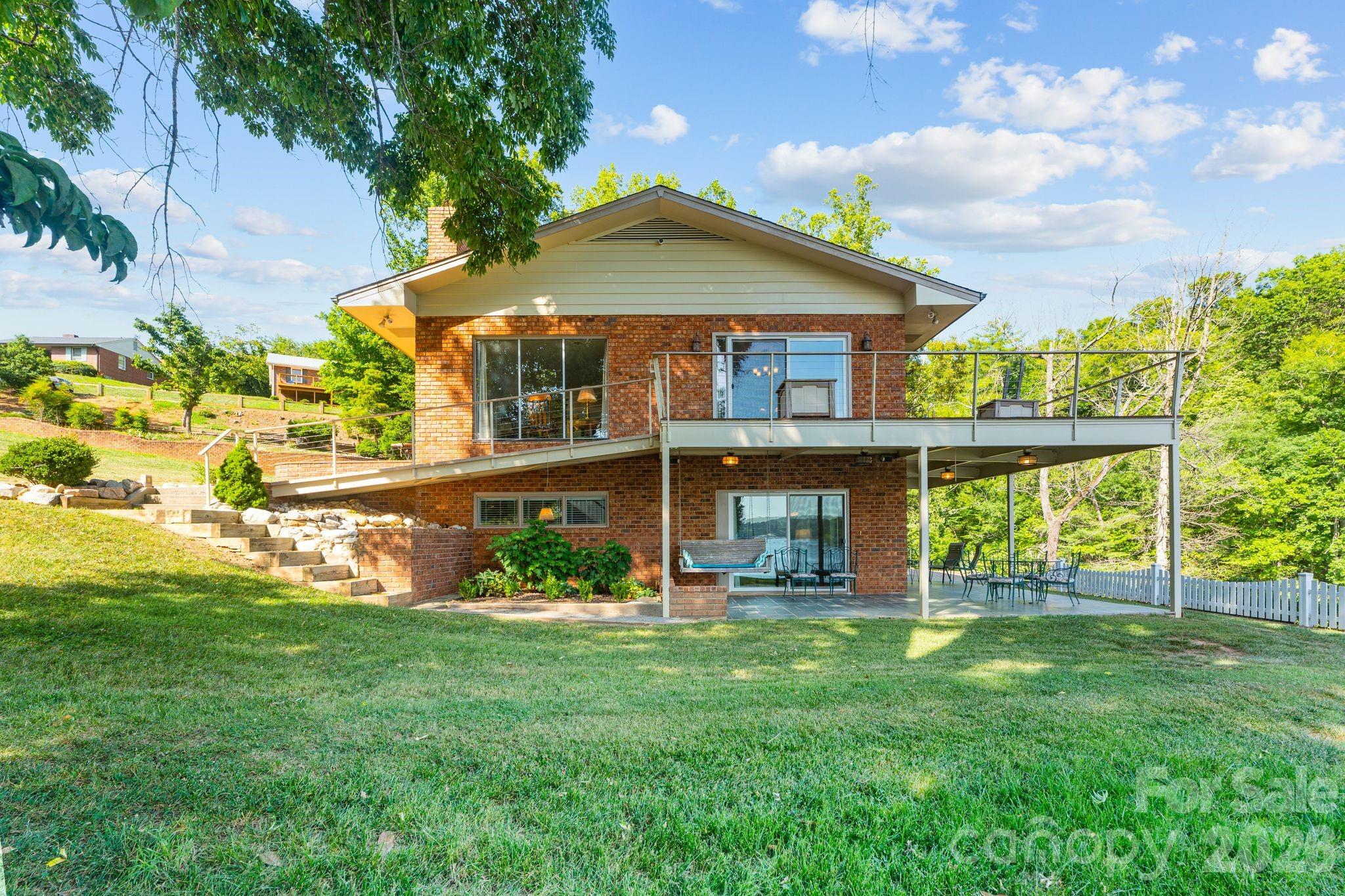 6296 Southlake Drive — Hickory