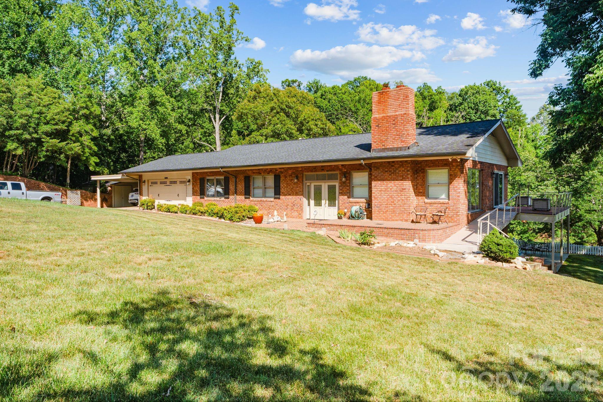 6296 Southlake Drive — Hickory