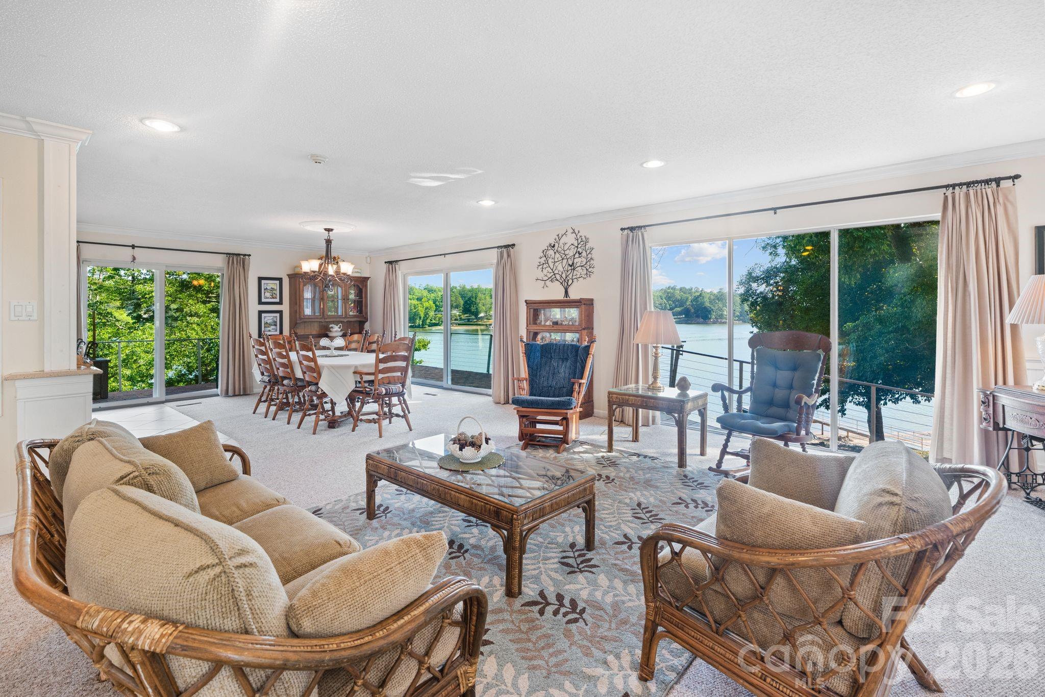 6296 Southlake Drive — Hickory