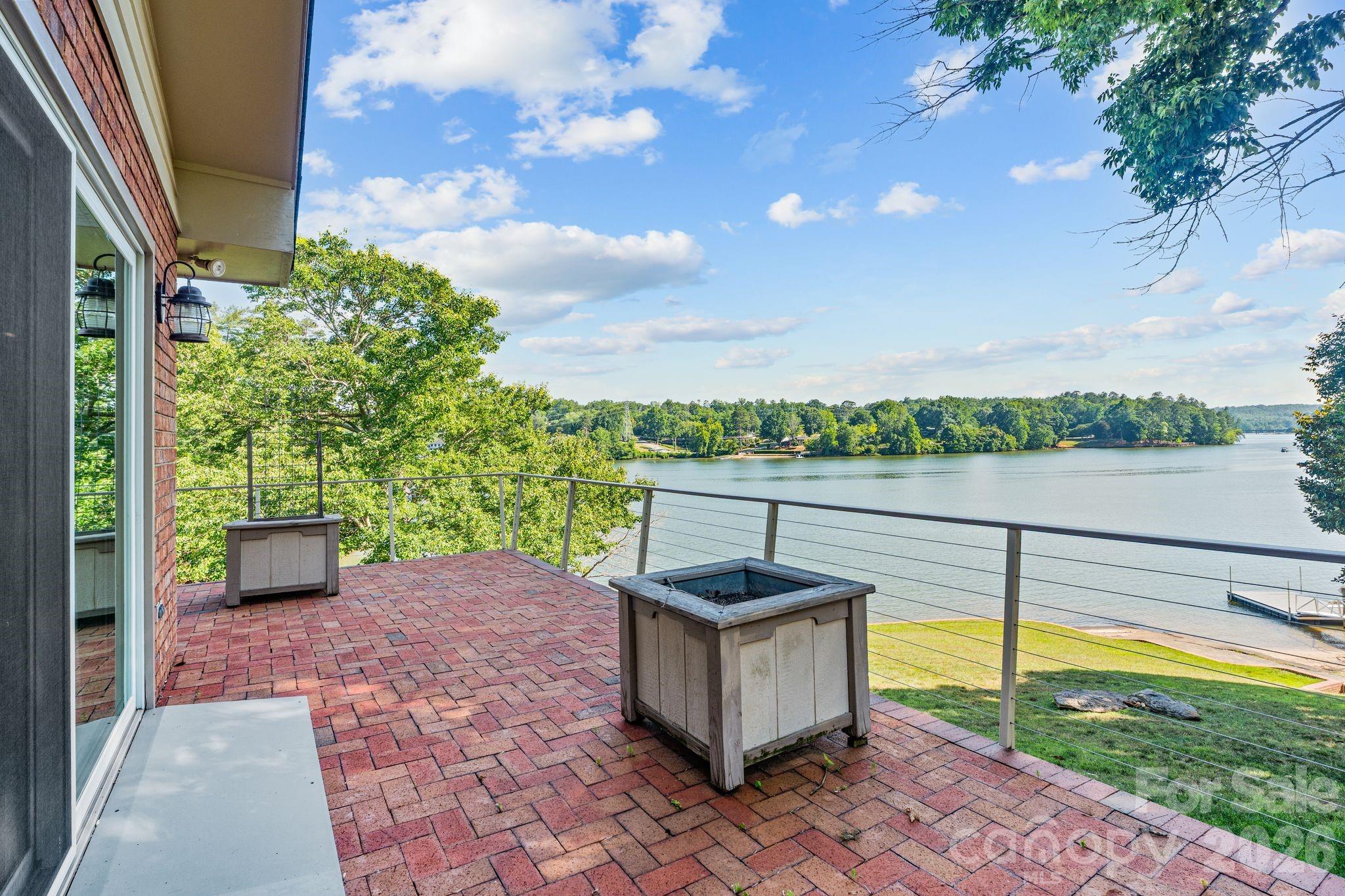 6296 Southlake Drive — Hickory