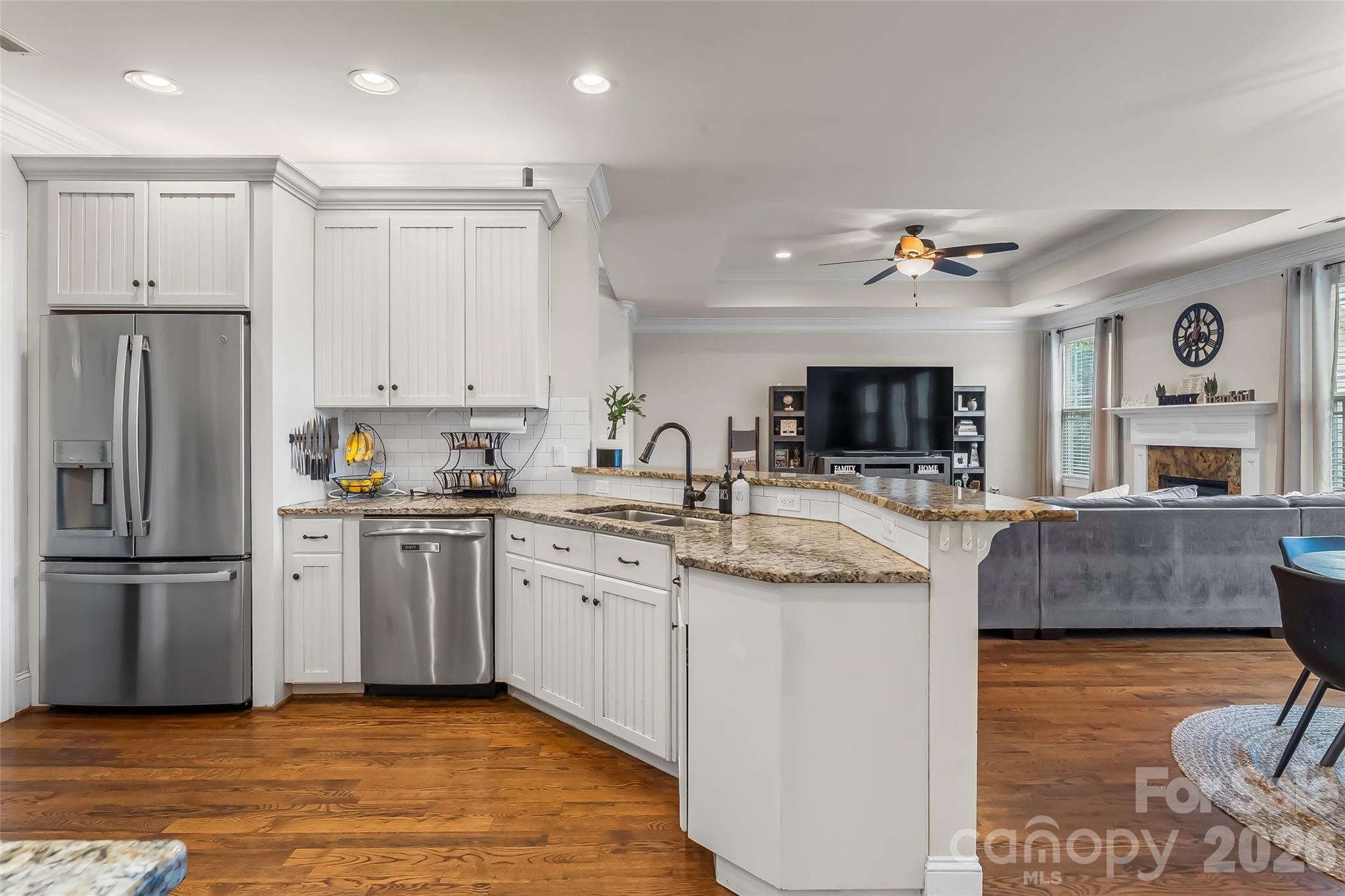 1776 White Water Court — Hickory