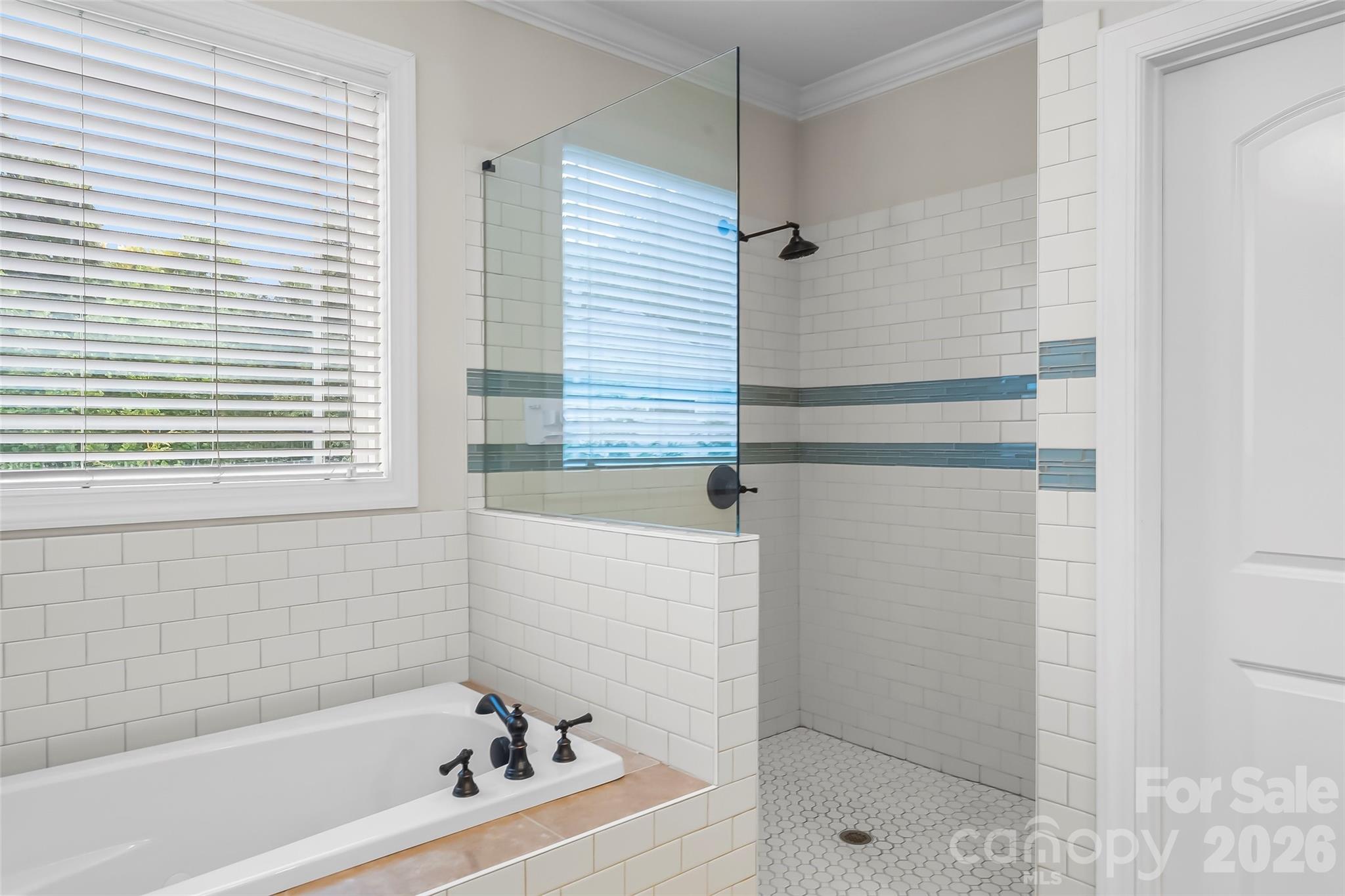 1776 White Water Court — Hickory