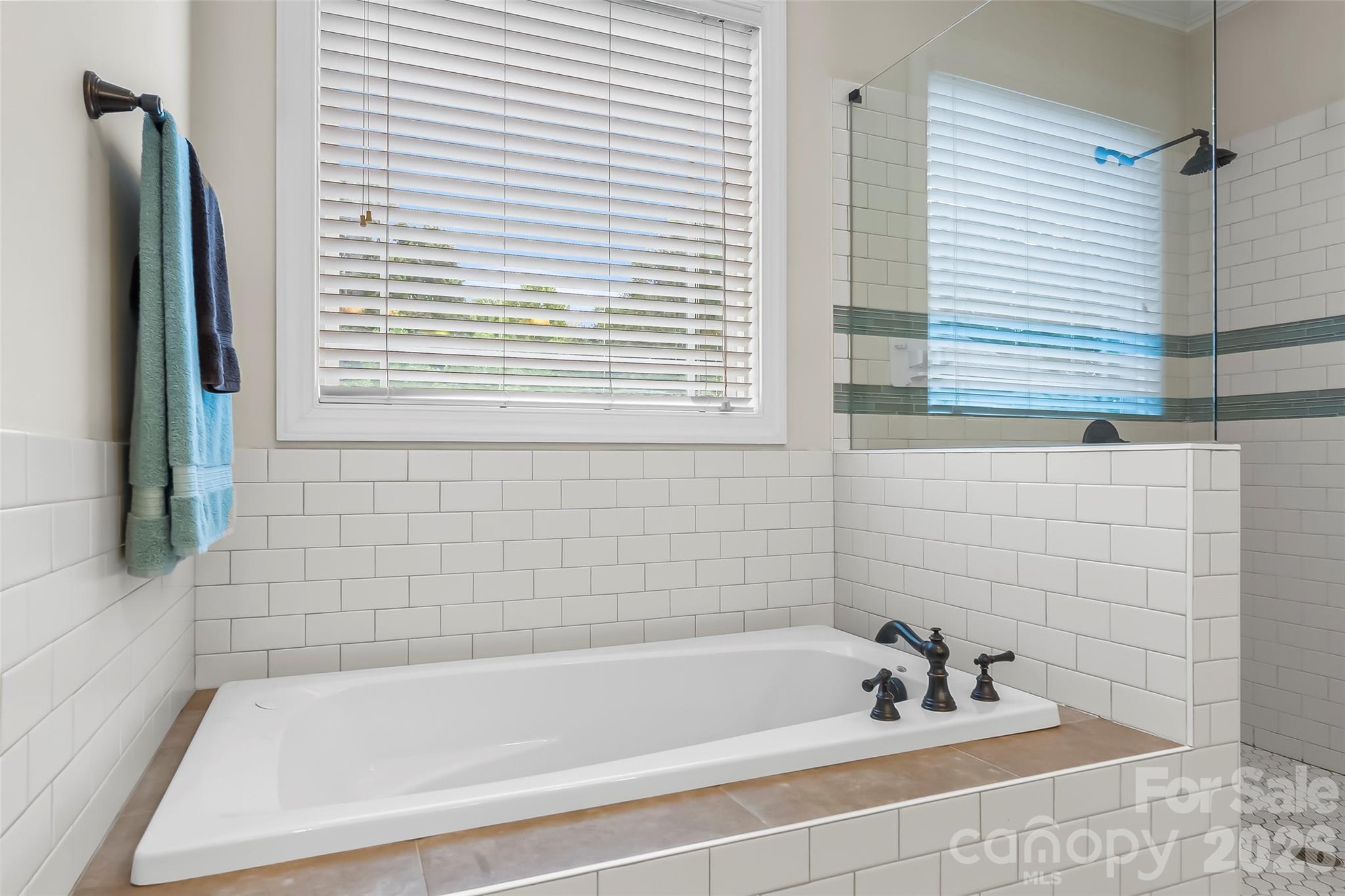 1776 White Water Court — Hickory