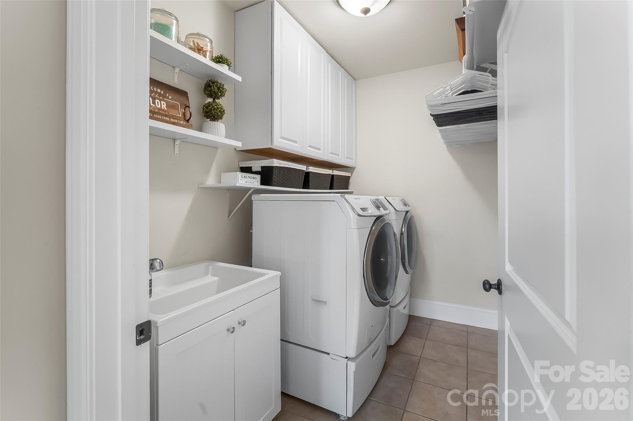 1776 White Water Court — Hickory