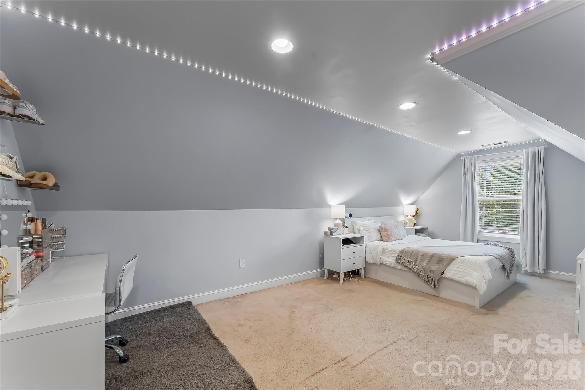 1776 White Water Court — Hickory