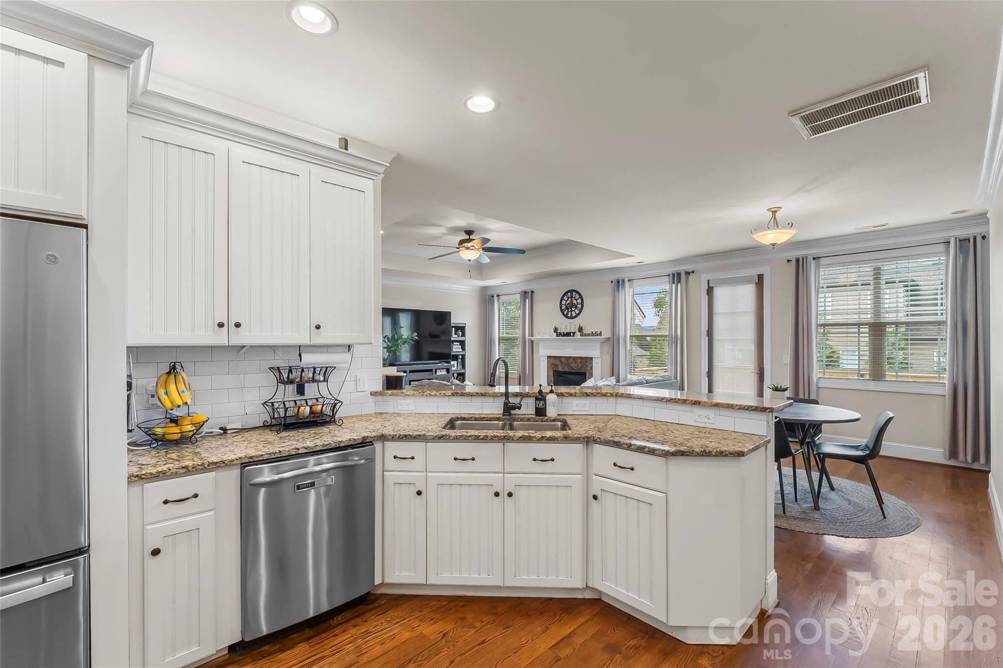 1776 White Water Court — Hickory