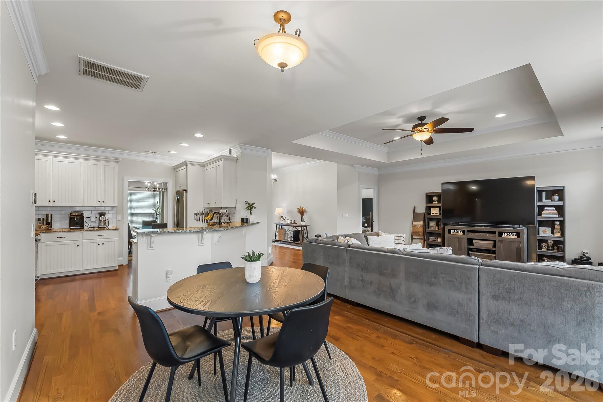 1776 White Water Court — Hickory