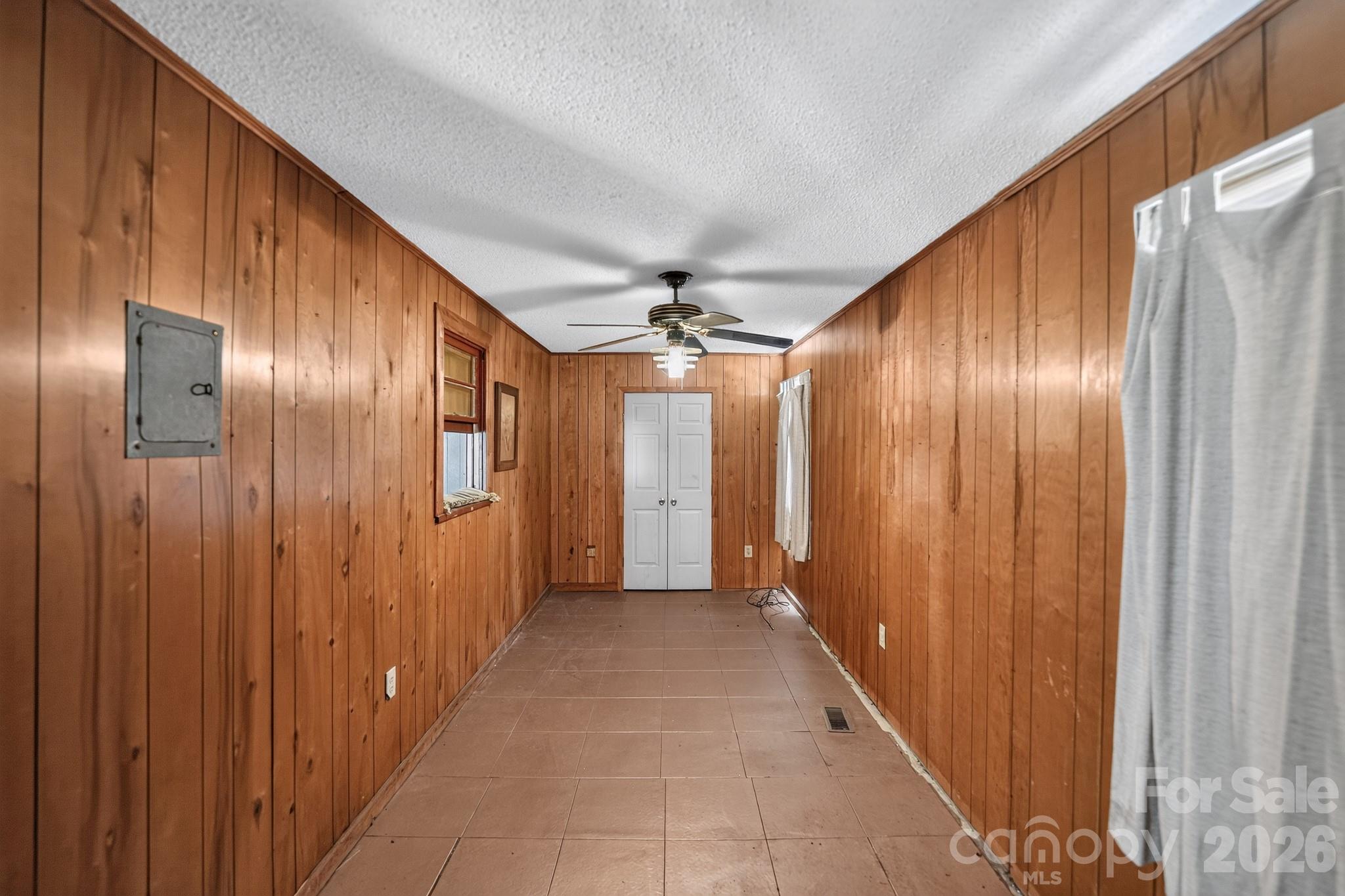 2578 Simpson Road E — Burlington