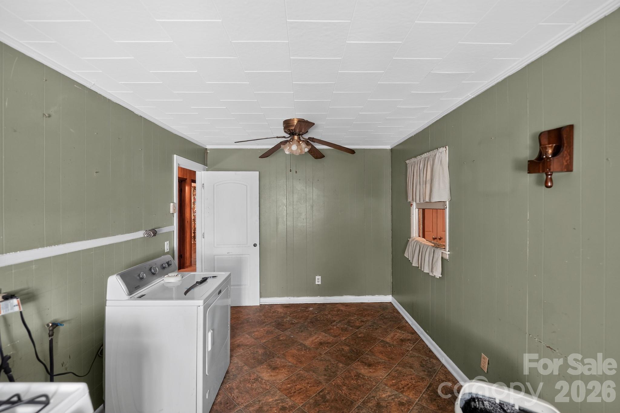 2578 Simpson Road E — Burlington