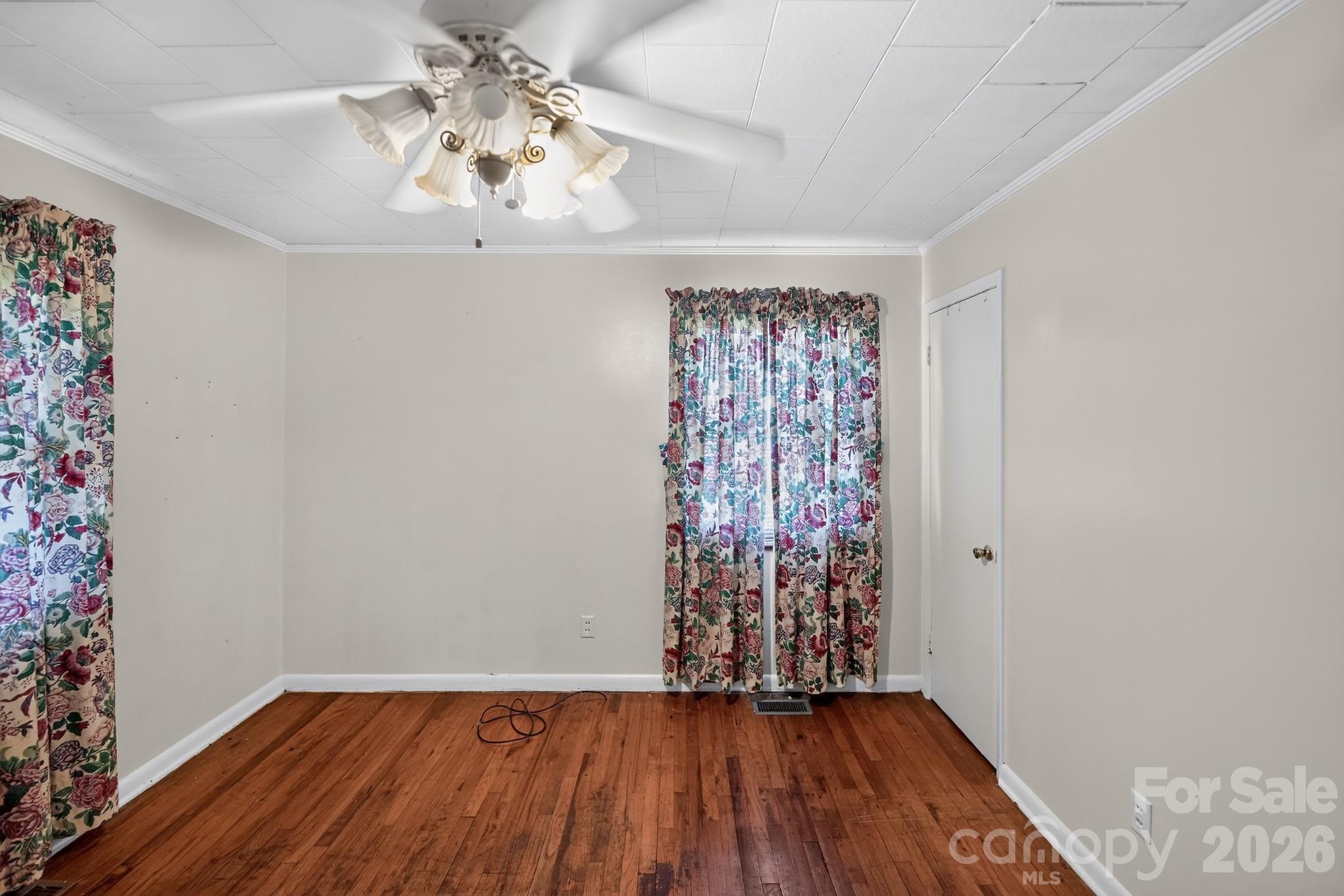 2578 Simpson Road E — Burlington