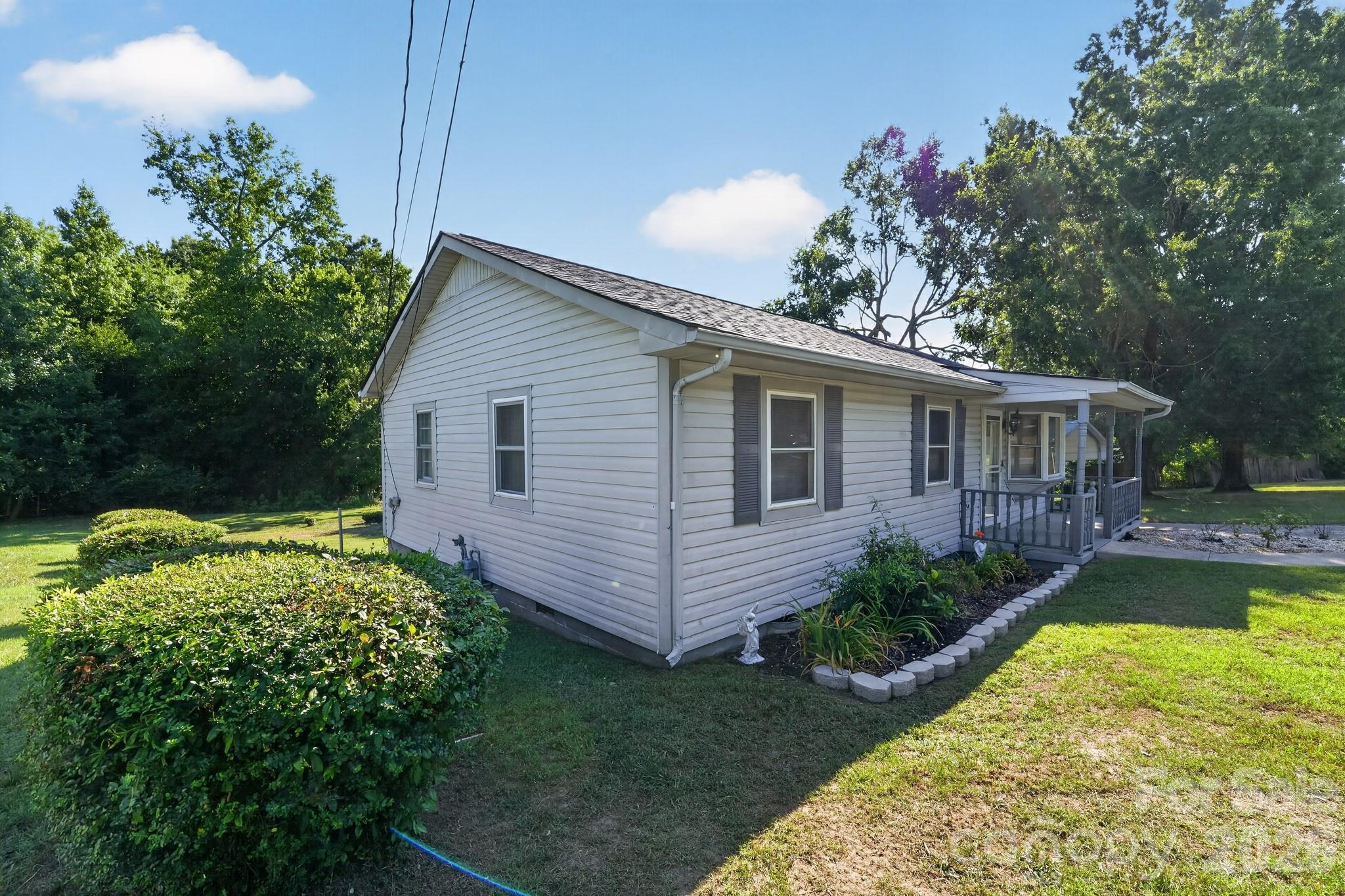 2578 Simpson Road E — Burlington
