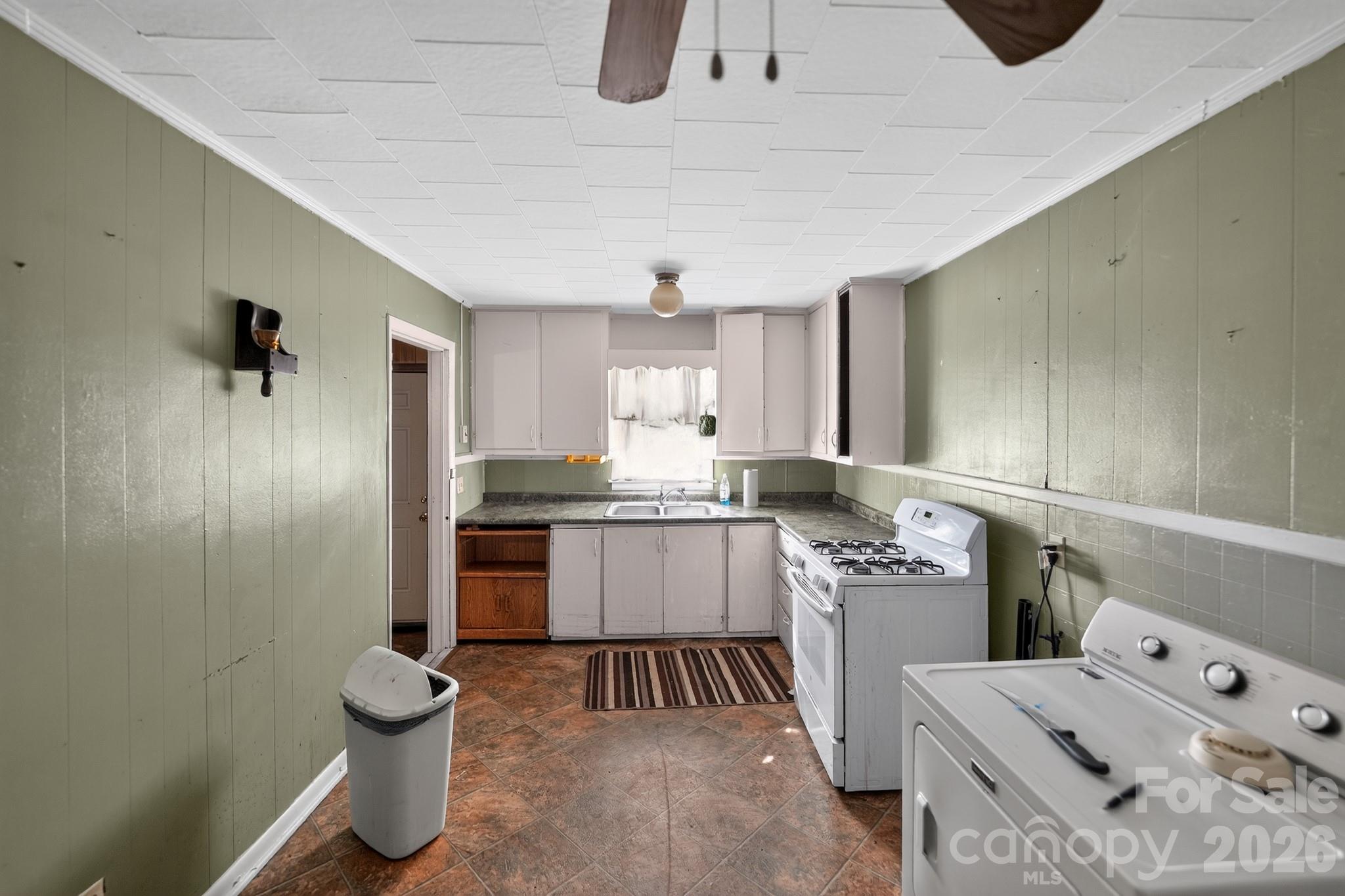 2578 Simpson Road E — Burlington