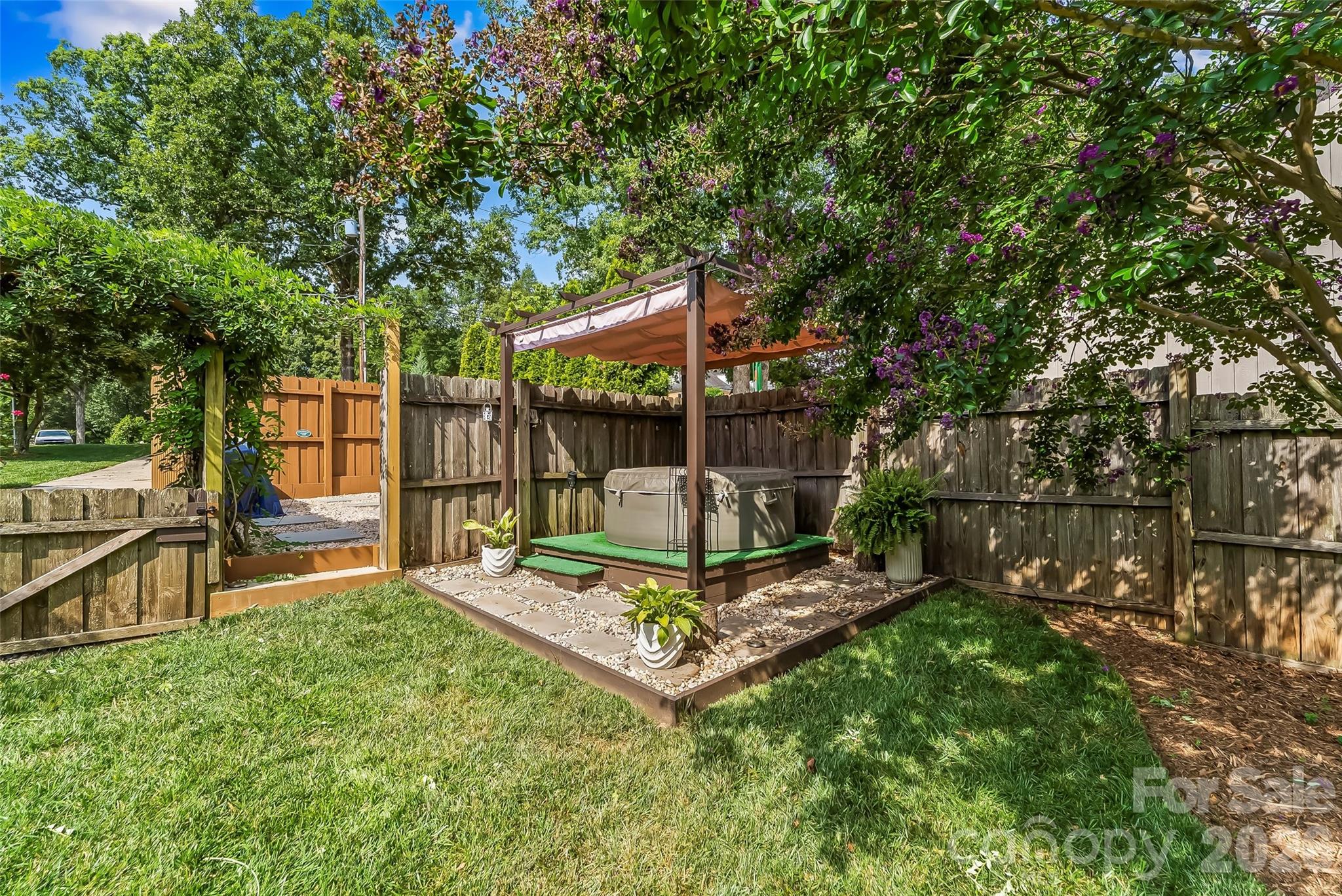 1026 14th Avenue Drive NW — Hickory