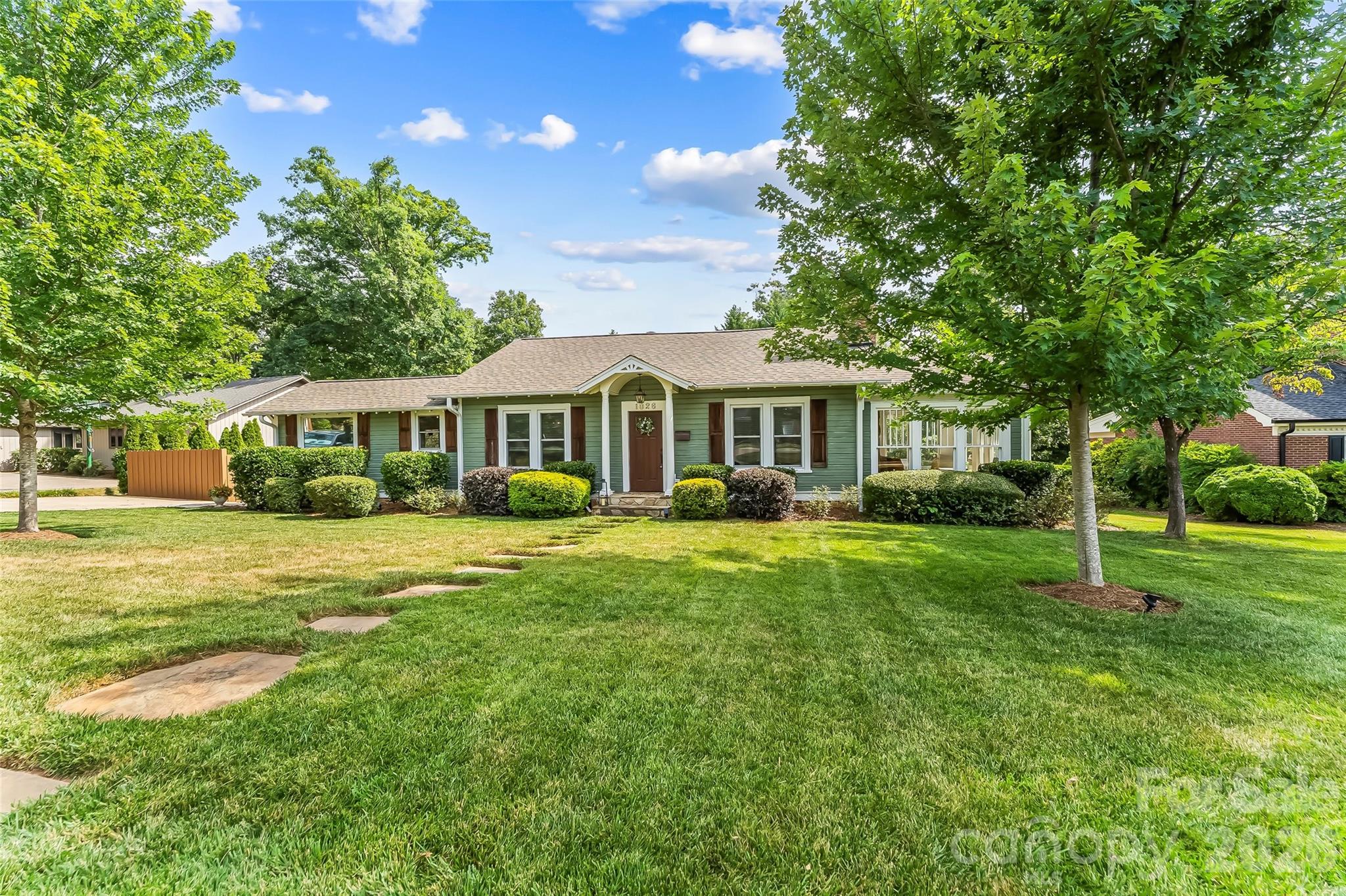 1026 14th Avenue Drive NW — Hickory