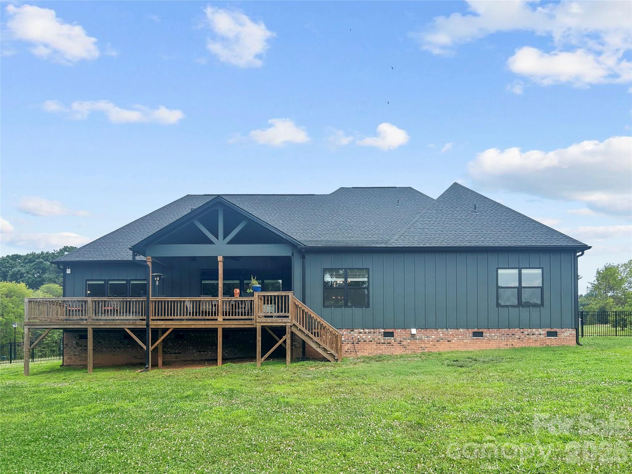 501 Edmunds Lane — Clover