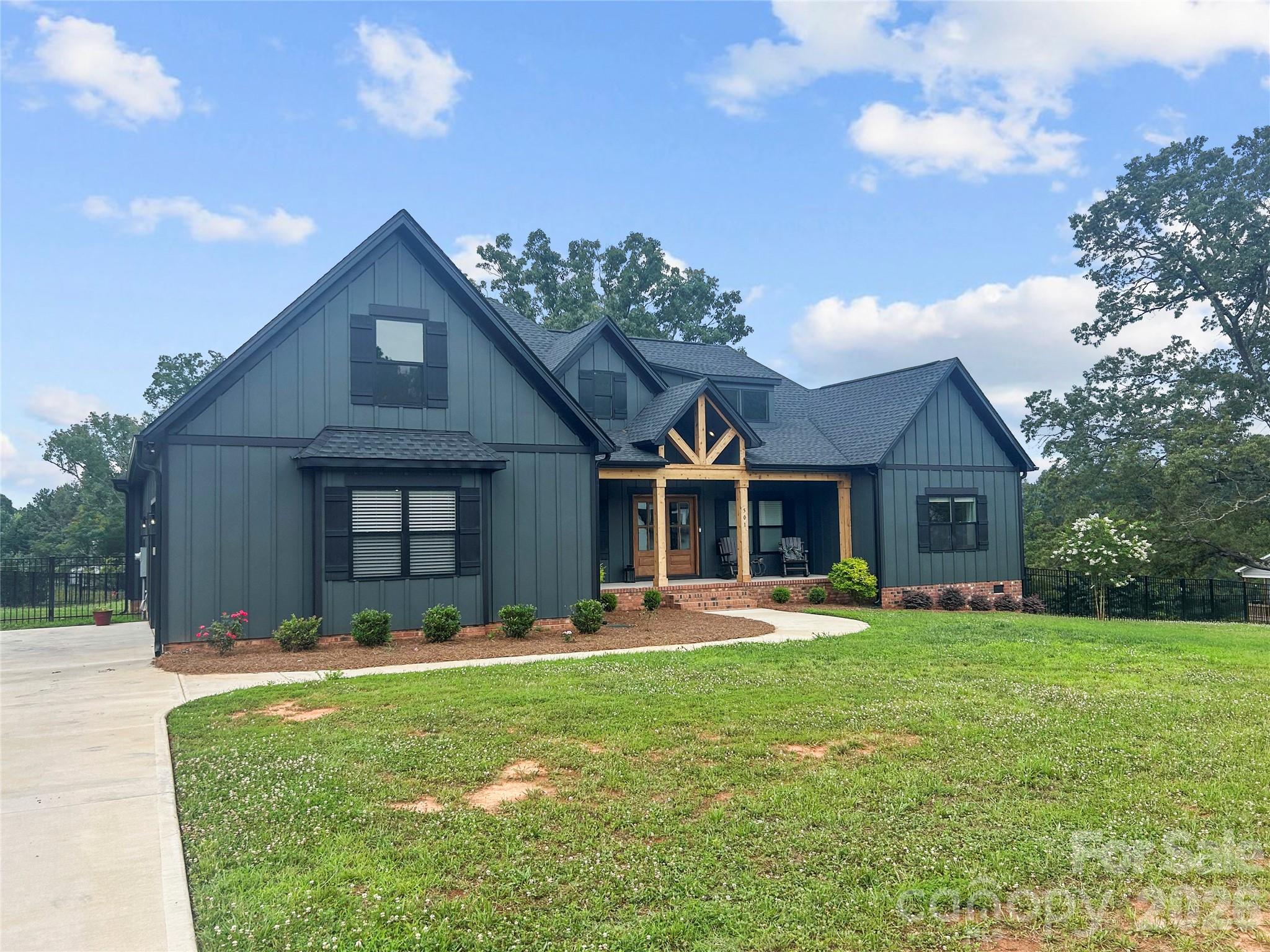501 Edmunds Lane — Clover