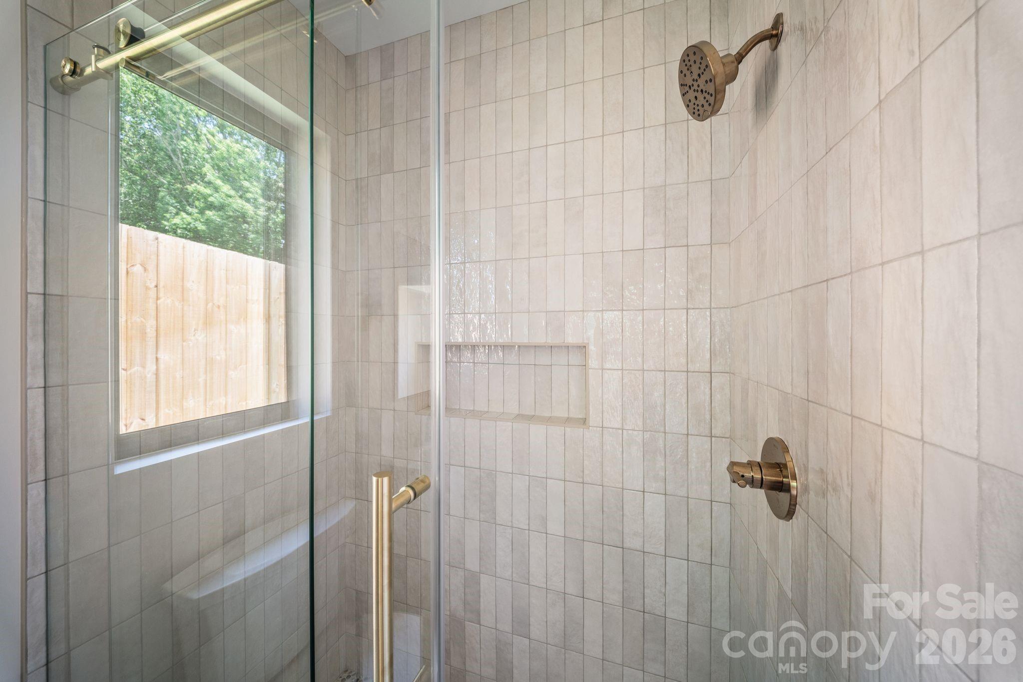 6 Sandhurst Drive — Asheville