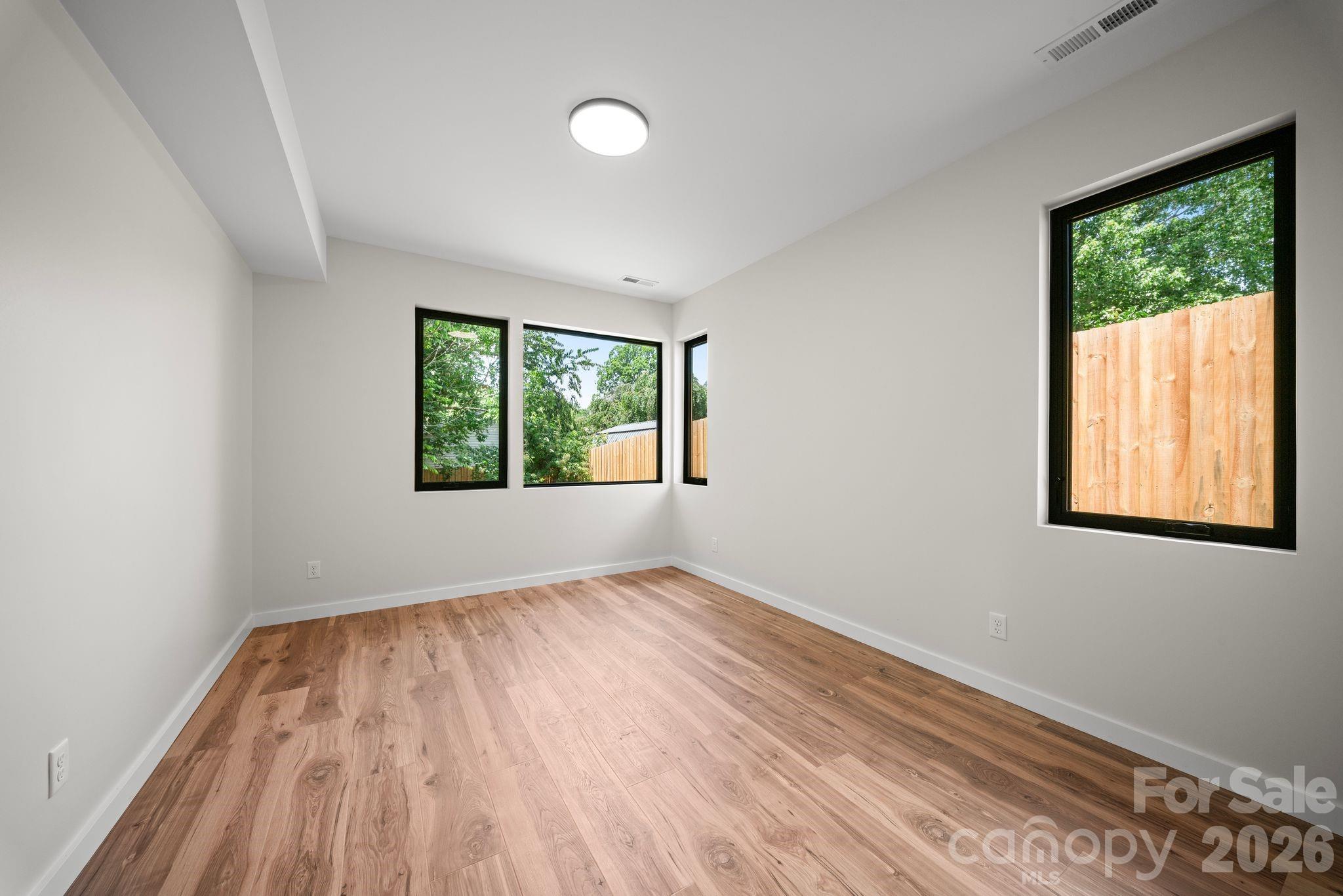 6 Sandhurst Drive — Asheville