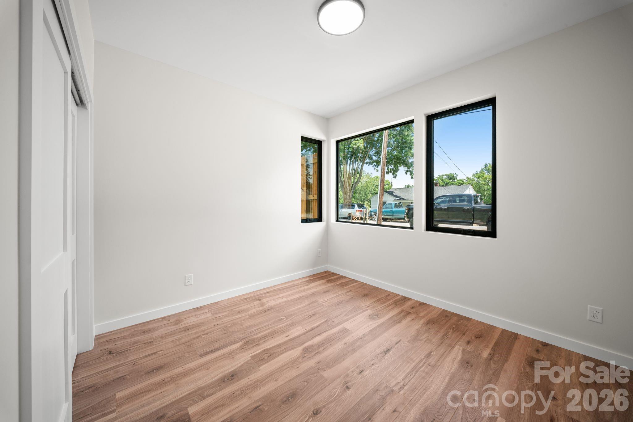 6 Sandhurst Drive — Asheville