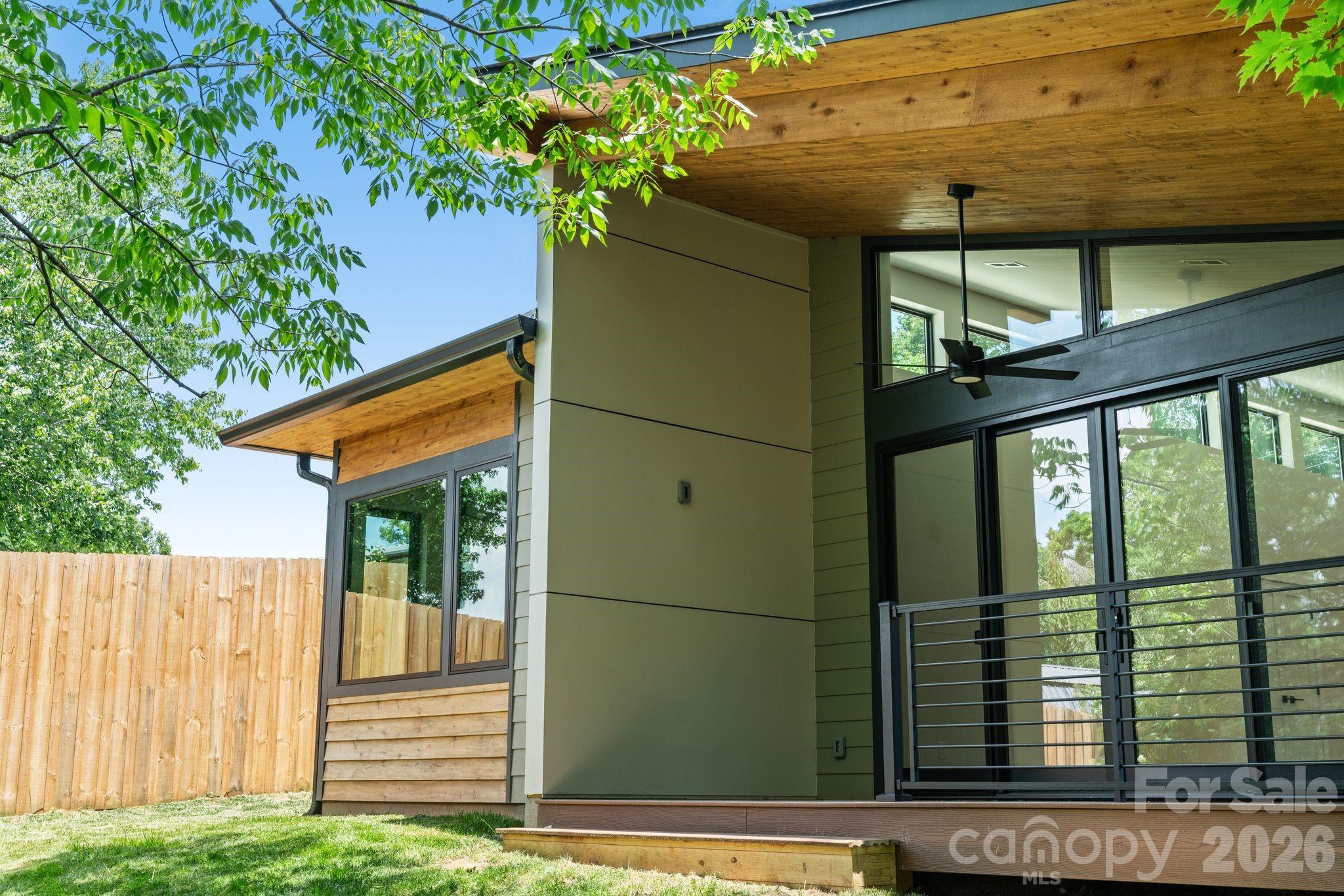 6 Sandhurst Drive — Asheville