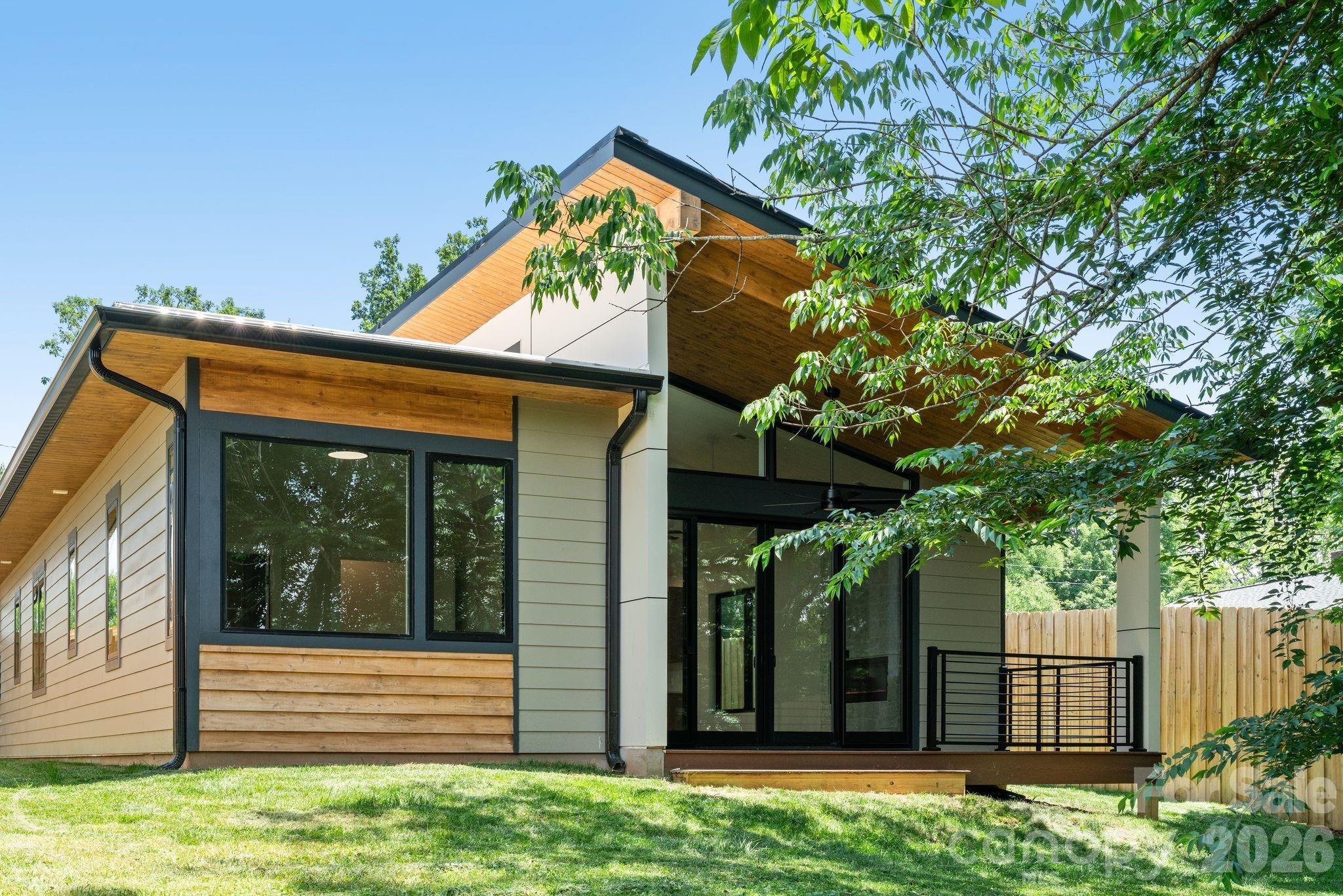 6 Sandhurst Drive — Asheville