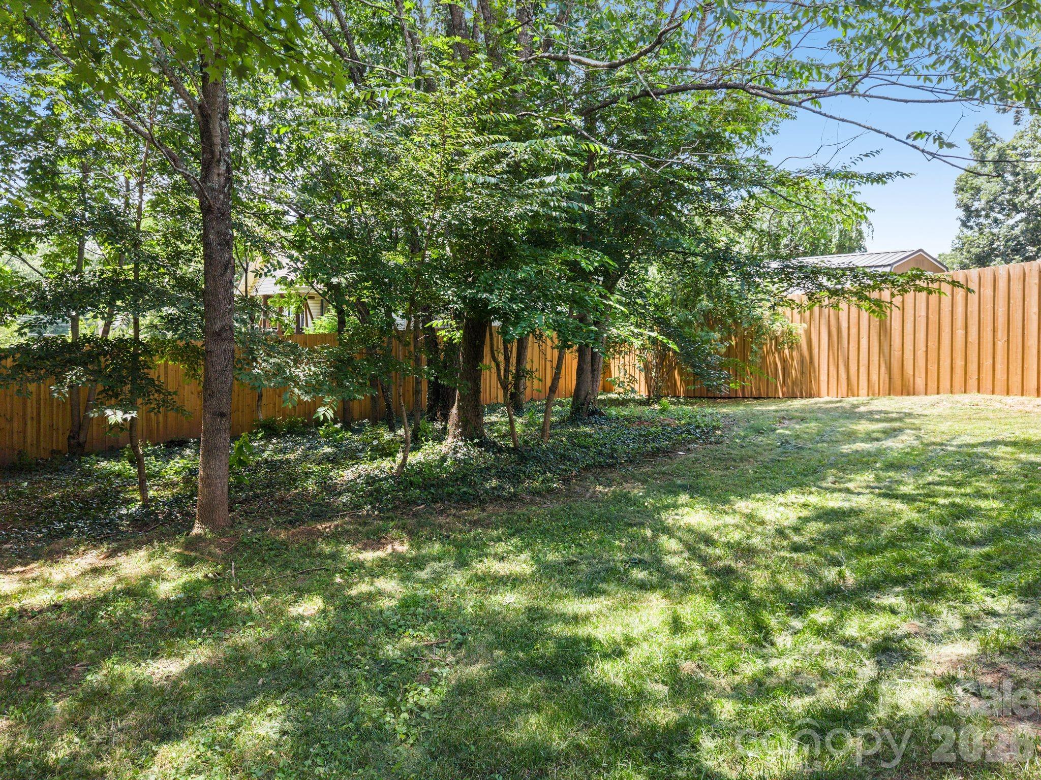 6 Sandhurst Drive — Asheville