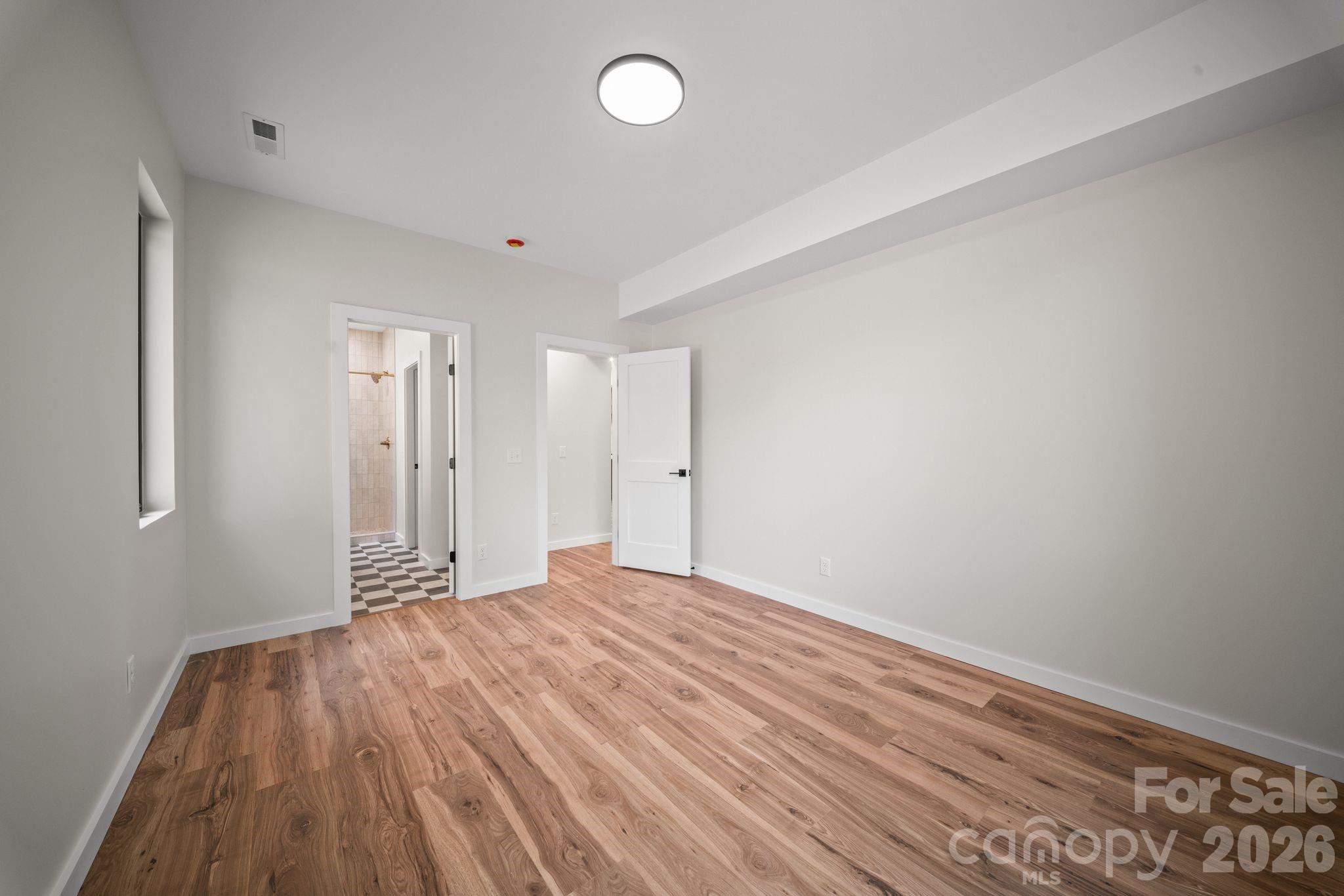 6 Sandhurst Drive — Asheville
