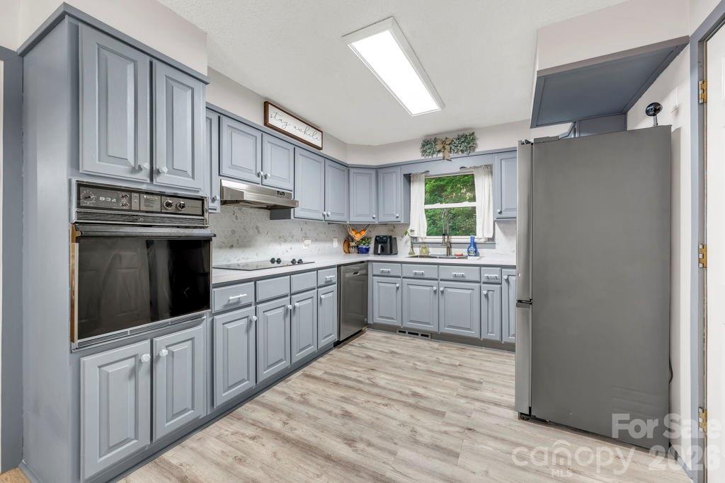 1199 Deer Park Lake Road — Spruce Pine