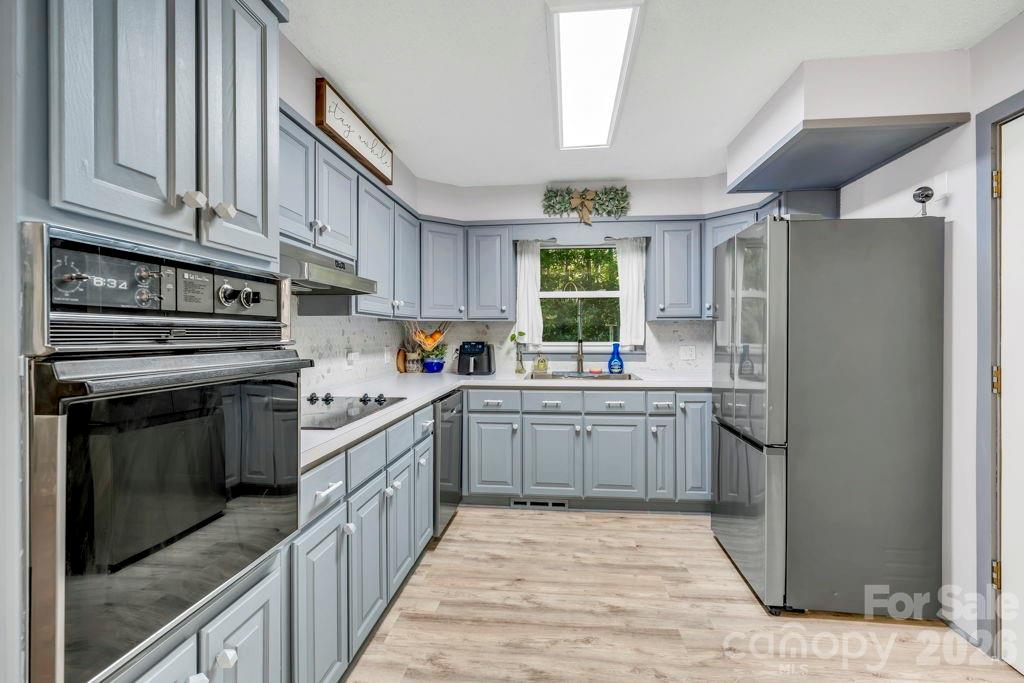 1199 Deer Park Lake Road — Spruce Pine
