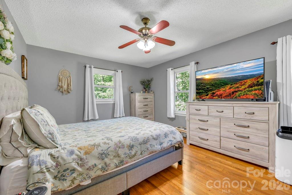 1199 Deer Park Lake Road — Spruce Pine