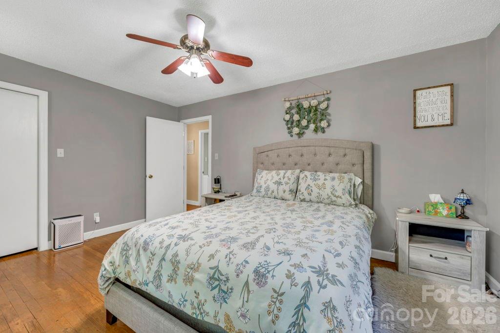 1199 Deer Park Lake Road — Spruce Pine