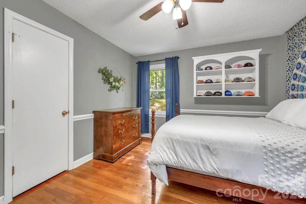 1199 Deer Park Lake Road — Spruce Pine