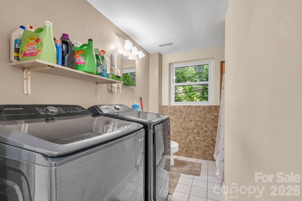 1199 Deer Park Lake Road — Spruce Pine